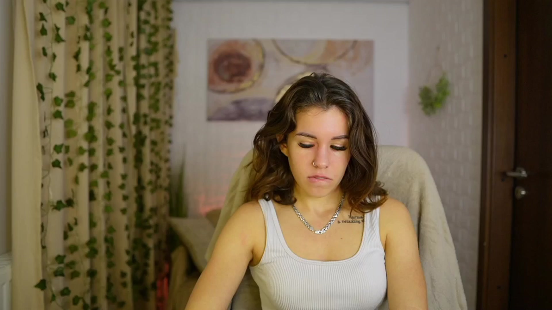 Gallery image thumbnail from Alyssa_Hall's myfreecams stream on, 11/16/2024, 18:11 image 3 of 20