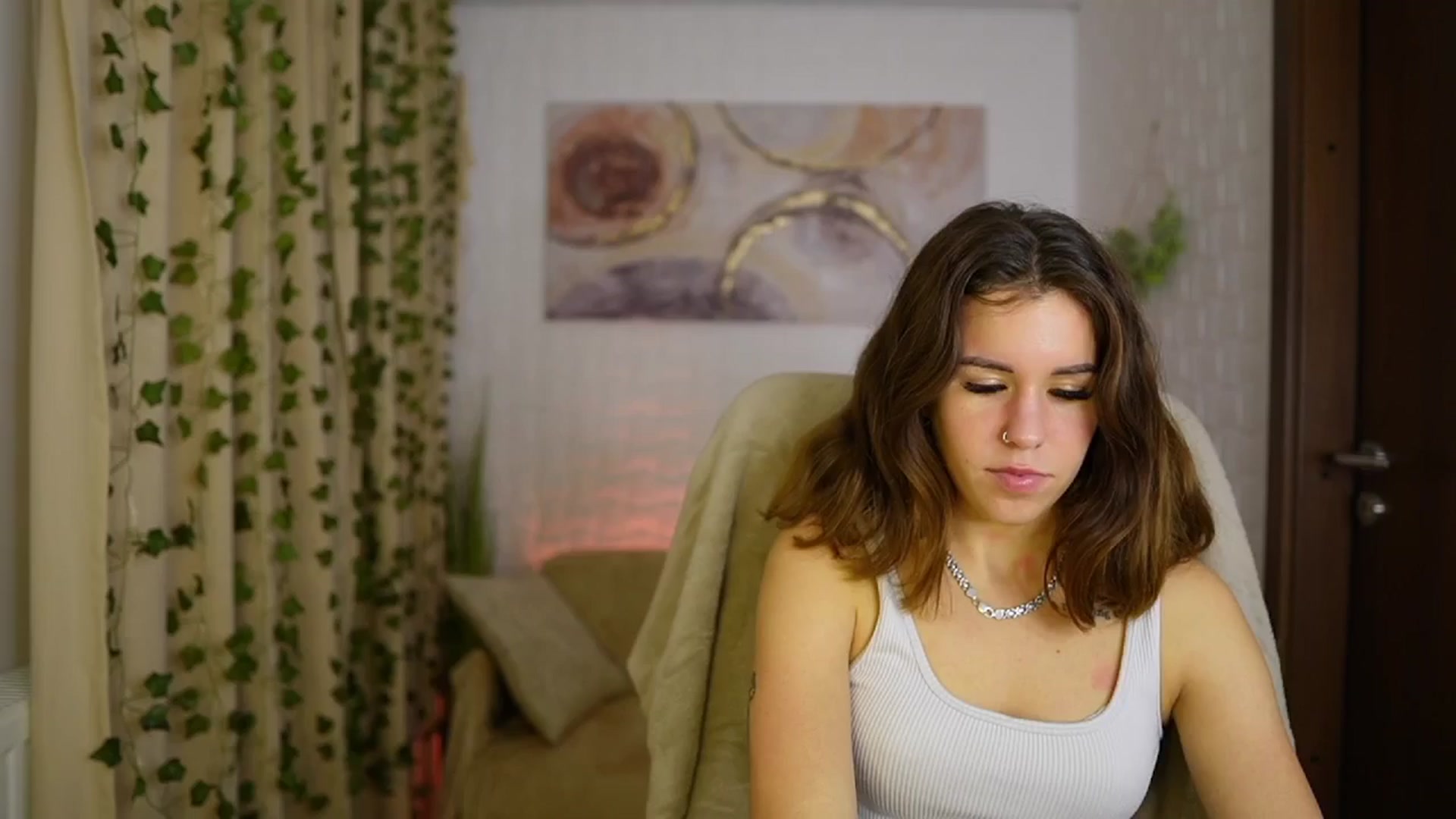 Gallery image thumbnail from Alyssa_Hall's myfreecams stream on, 11/16/2024, 18:42 image 15 of 20