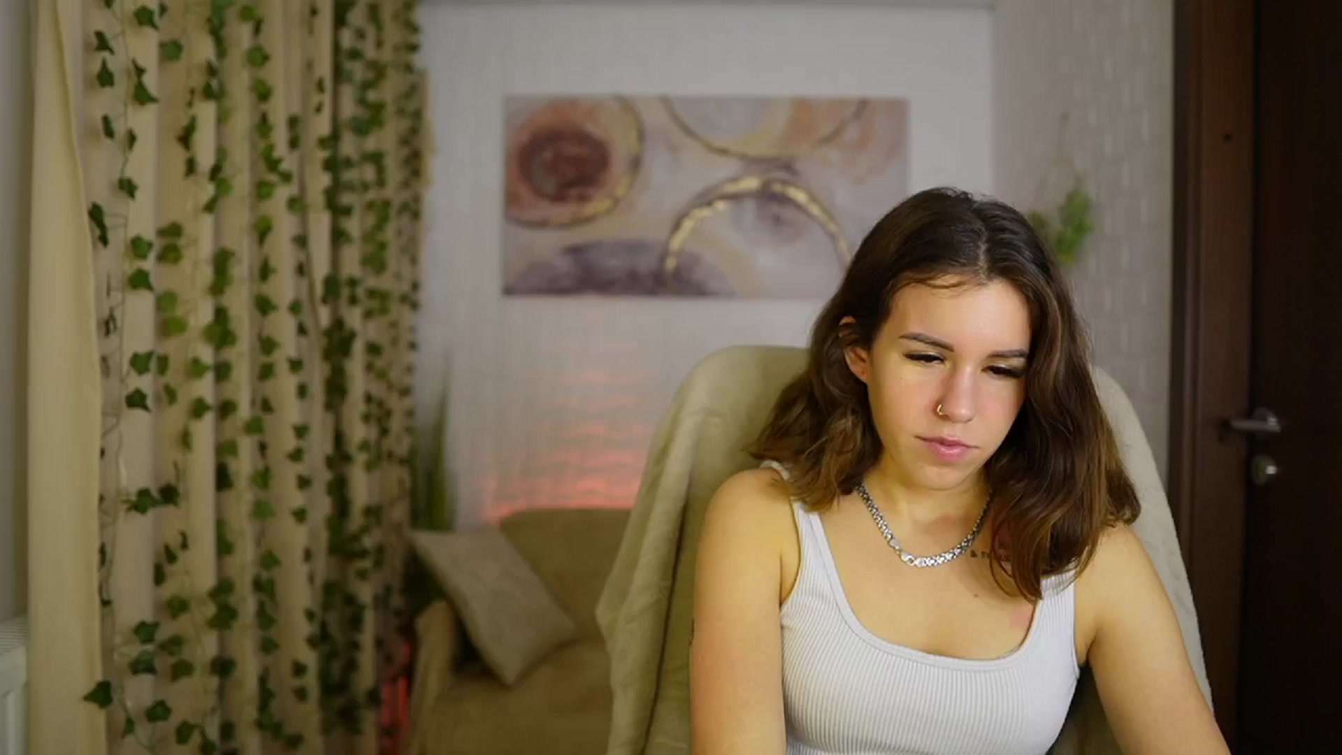 Gallery image thumbnail from Alyssa_Hall's myfreecams stream on, 11/16/2024, 18:42 image 18 of 20