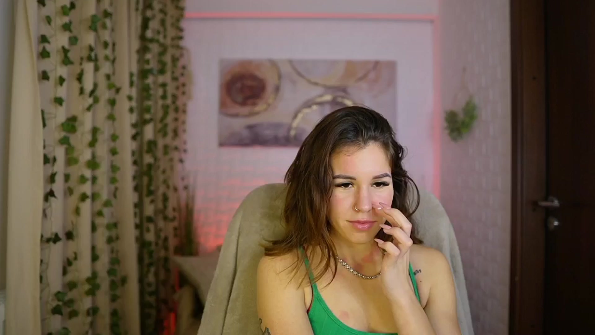 Gallery image thumbnail from Alyssa_Hall's myfreecams stream on, 11/17/2024, 16:00 image 14 of 20