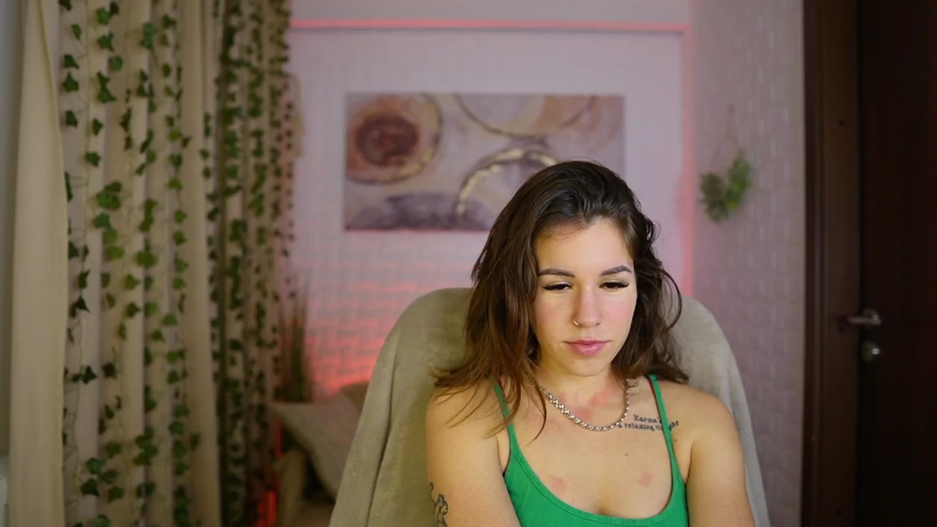 Gallery image thumbnail from Alyssa_Hall's myfreecams stream on, 11/17/2024, 16:00 image 13 of 20