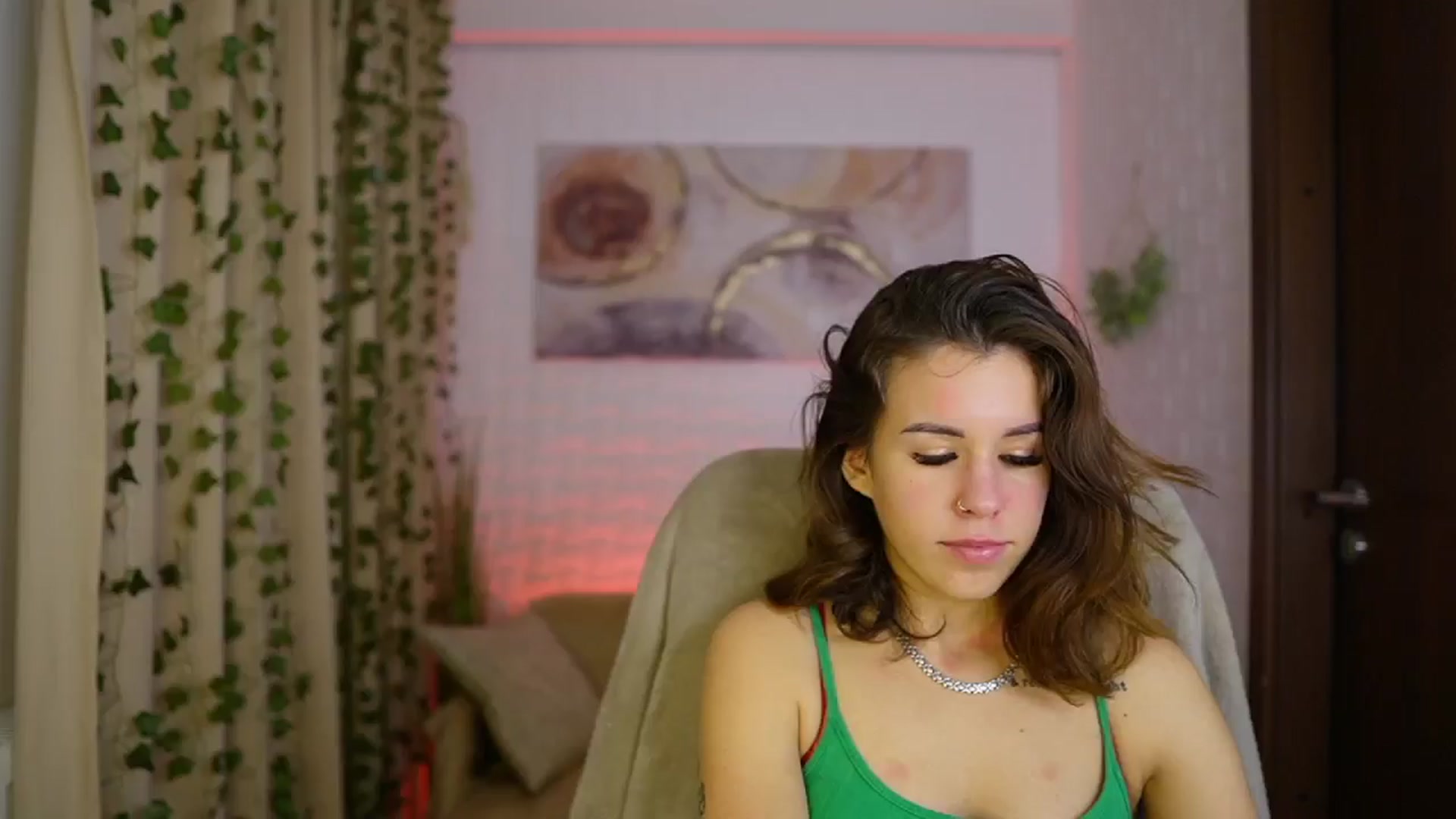 Gallery image thumbnail from Alyssa_Hall's myfreecams stream on, 11/17/2024, 16:00 image 16 of 20