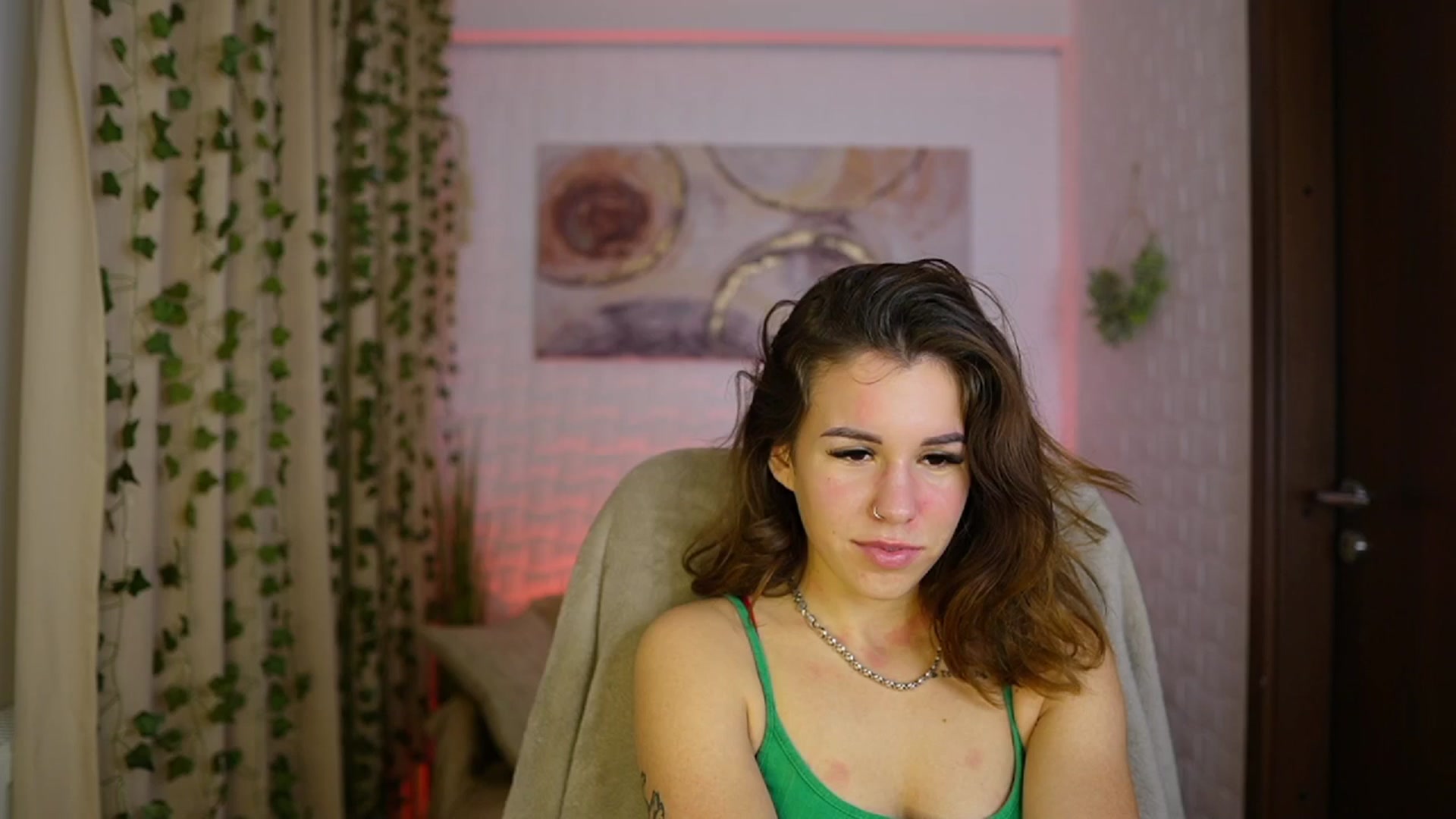 Gallery image thumbnail from Alyssa_Hall's myfreecams stream on, 11/17/2024, 16:00 image 15 of 20