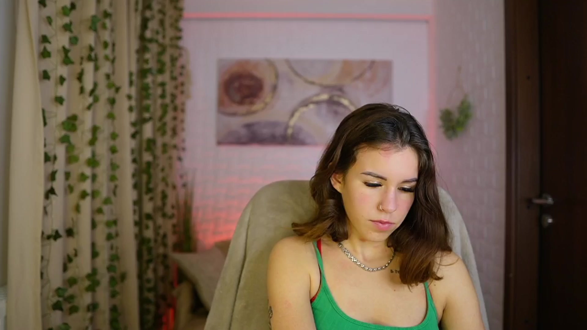 Gallery image thumbnail from Alyssa_Hall's myfreecams stream on, 11/17/2024, 16:00 image 5 of 20