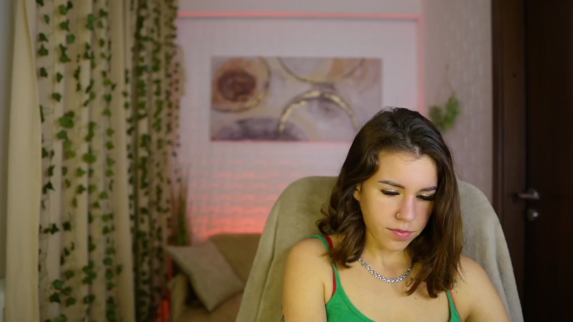 Gallery image thumbnail from Alyssa_Hall's myfreecams stream on, 11/17/2024, 17:13 image 3 of 20