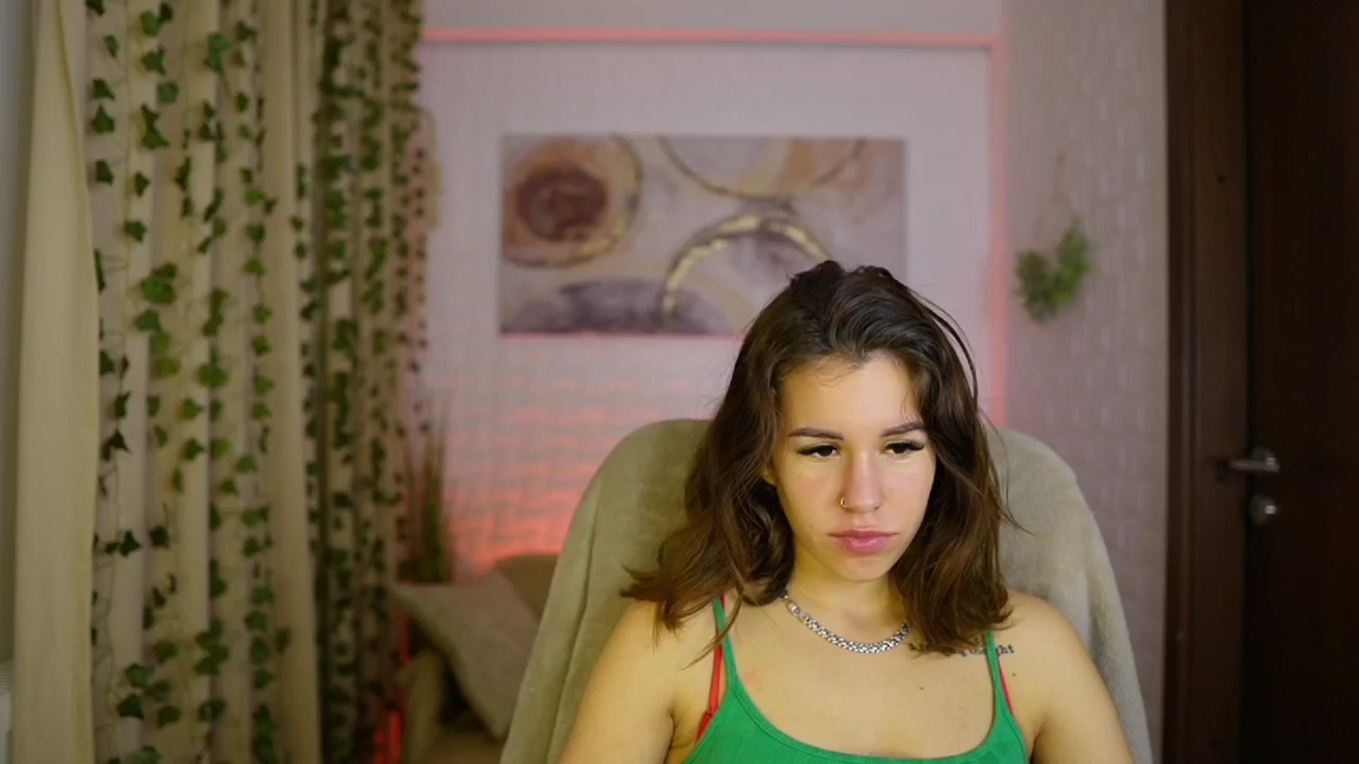 Gallery image thumbnail from Alyssa_Hall's myfreecams stream on, 11/17/2024, 17:13 image 12 of 20