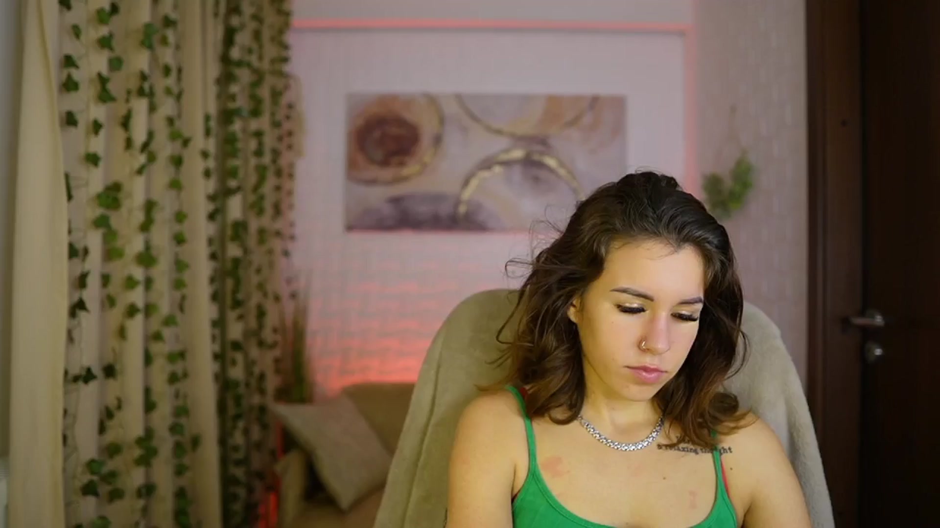 Gallery image thumbnail from Alyssa_Hall's myfreecams stream on, 11/17/2024, 17:13 image 9 of 20