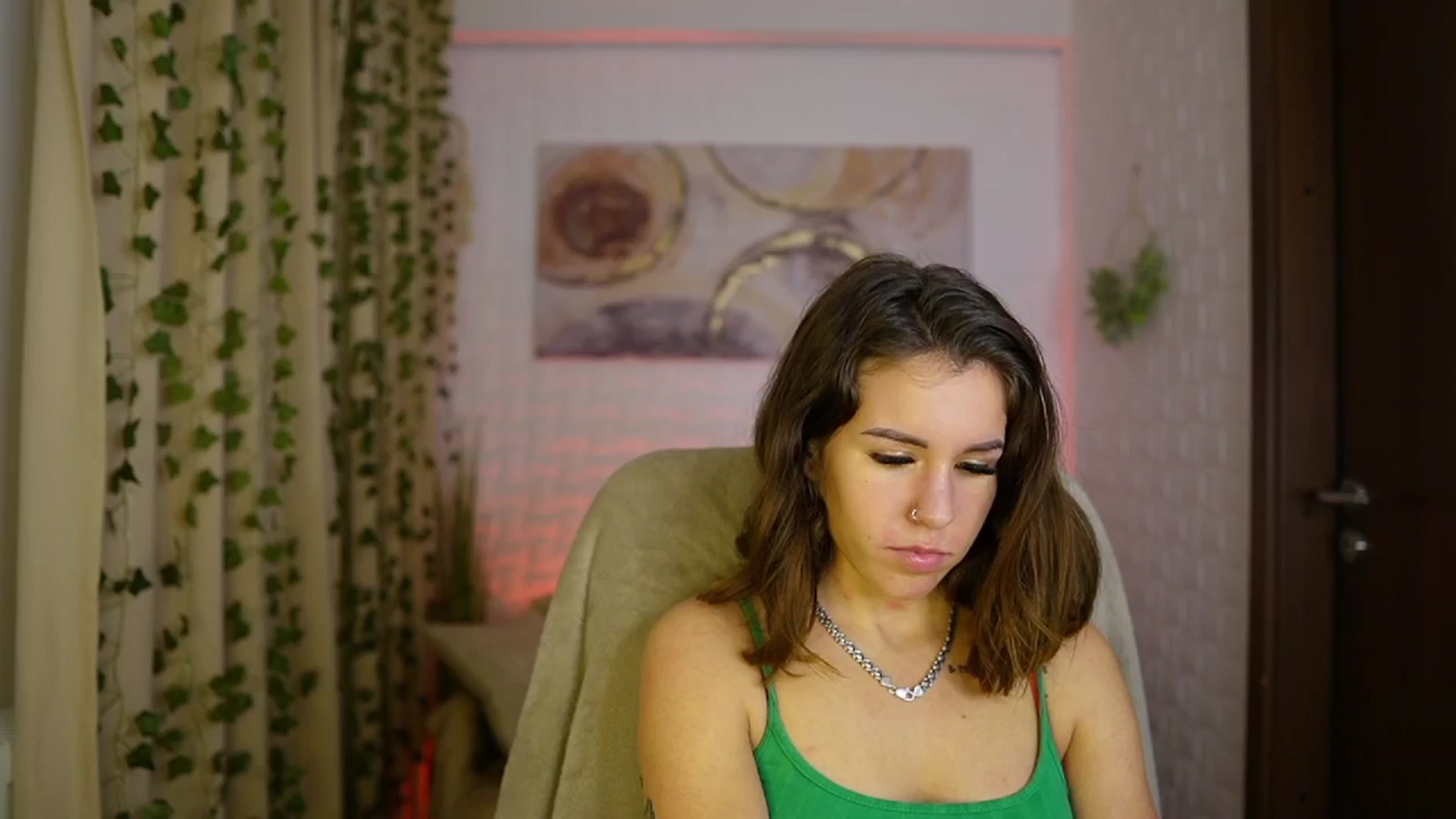 Gallery image thumbnail from Alyssa_Hall's myfreecams stream on, 11/17/2024, 18:52 image 11 of 20