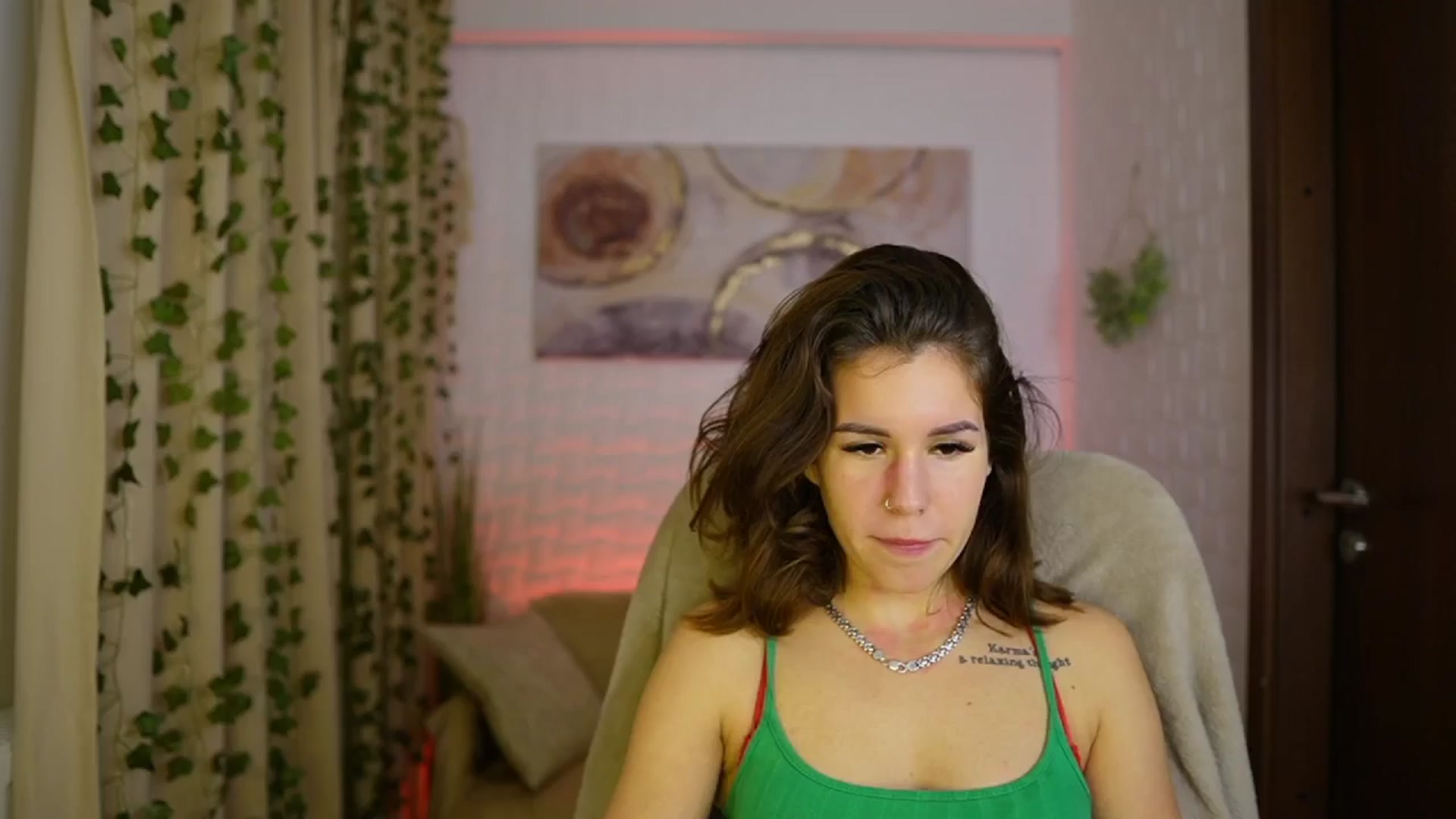 Gallery image thumbnail from Alyssa_Hall's myfreecams stream on, 11/17/2024, 18:52 image 16 of 20