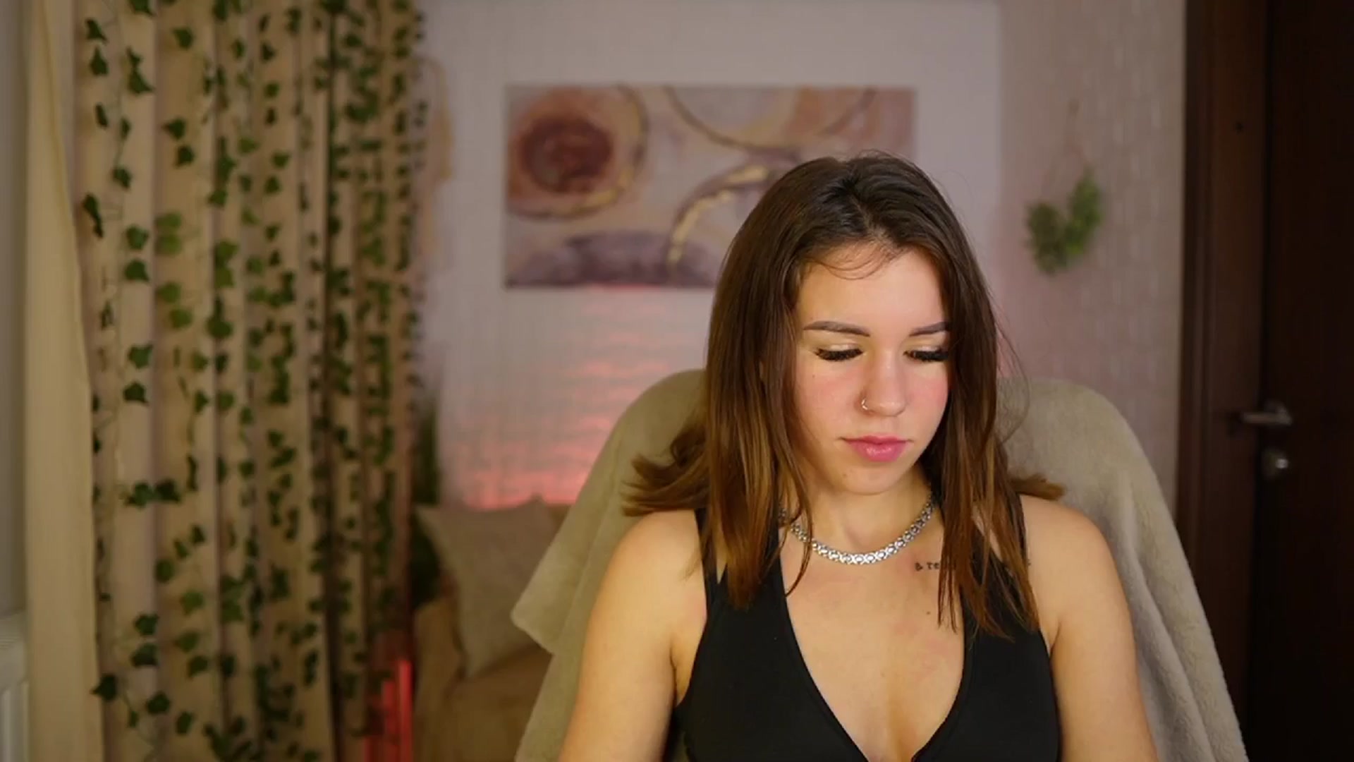 Gallery image thumbnail from Alyssa_Hall's myfreecams stream on, 11/22/2024, 15:09 image 12 of 20