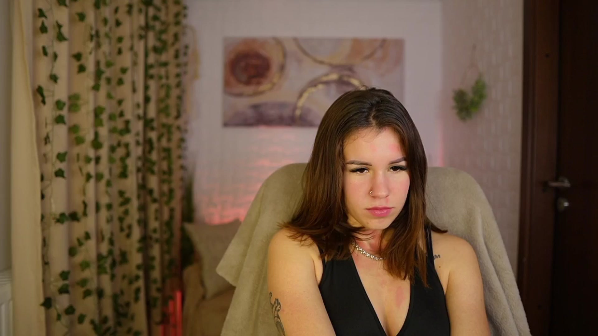 Gallery image thumbnail from Alyssa_Hall's myfreecams stream on, 11/22/2024, 15:09 image 14 of 20