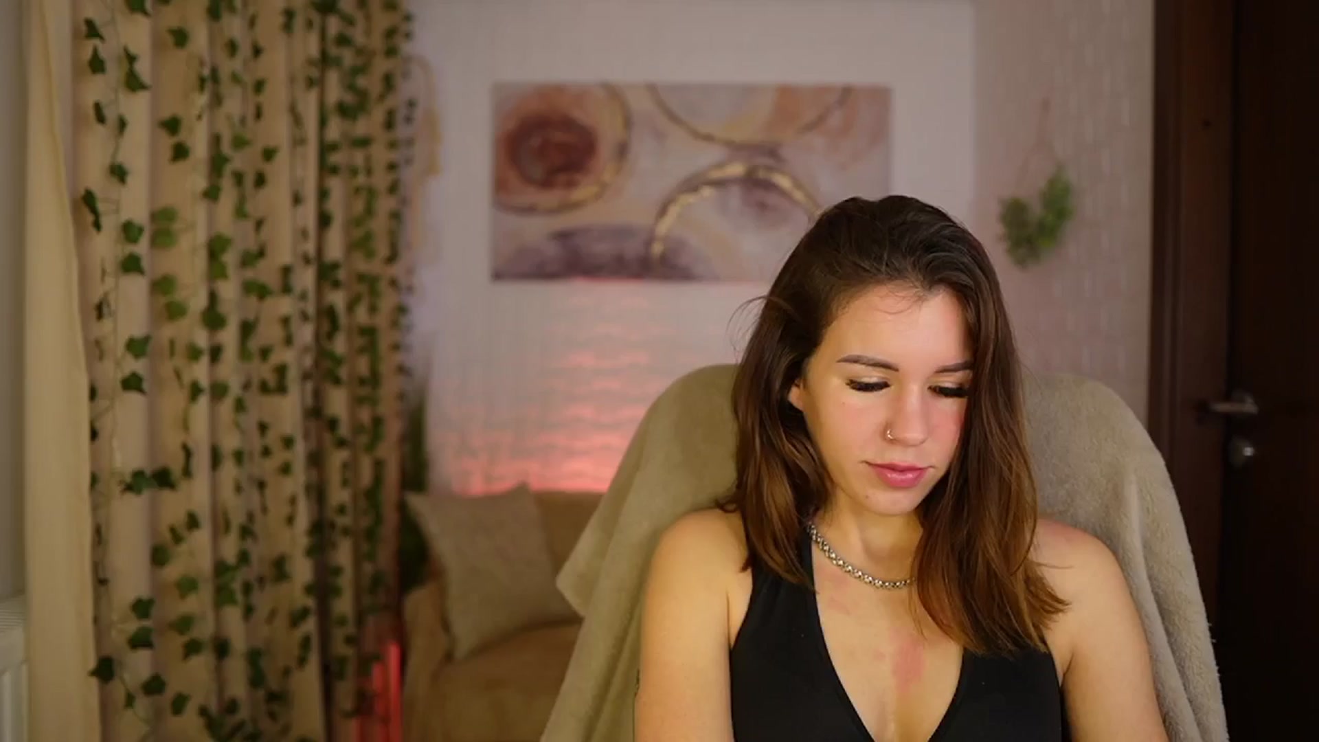 Gallery image thumbnail from Alyssa_Hall's myfreecams stream on, 11/22/2024, 15:09 image 2 of 20