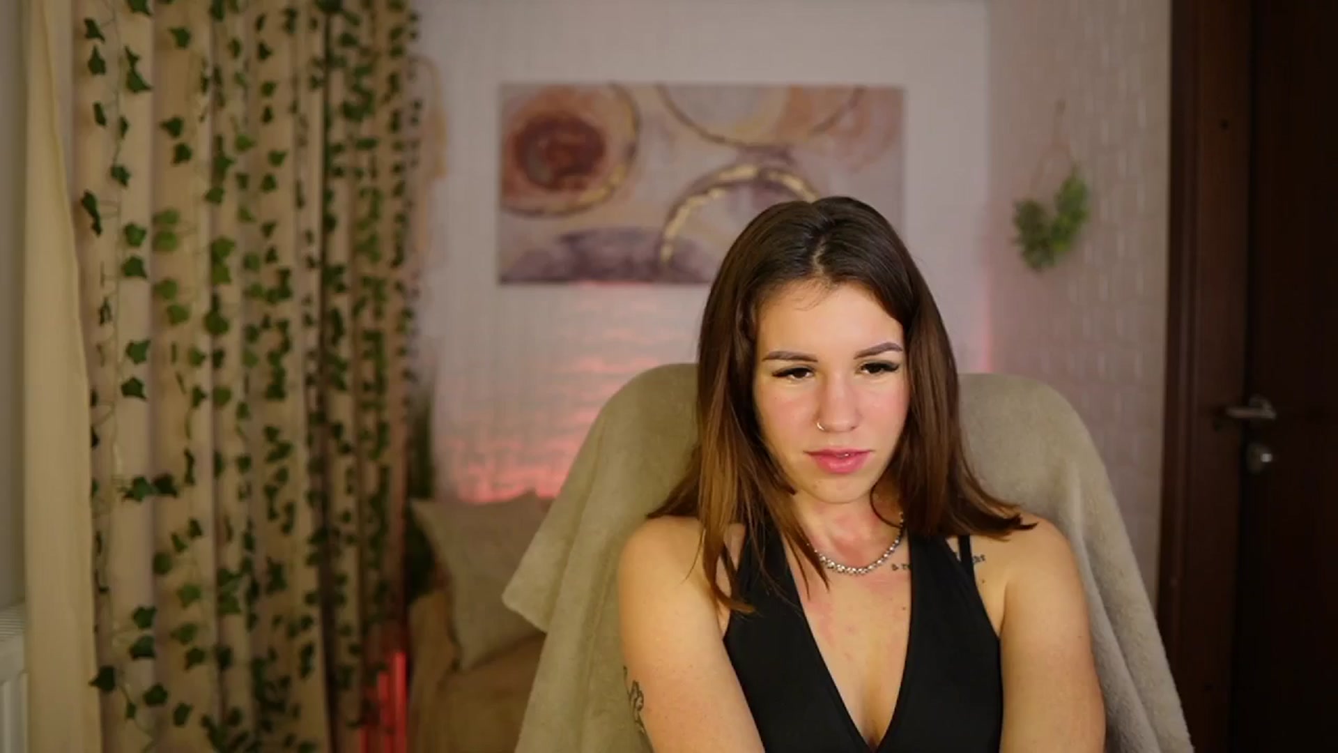 Gallery image thumbnail from Alyssa_Hall's myfreecams stream on, 11/22/2024, 15:09 image 18 of 20