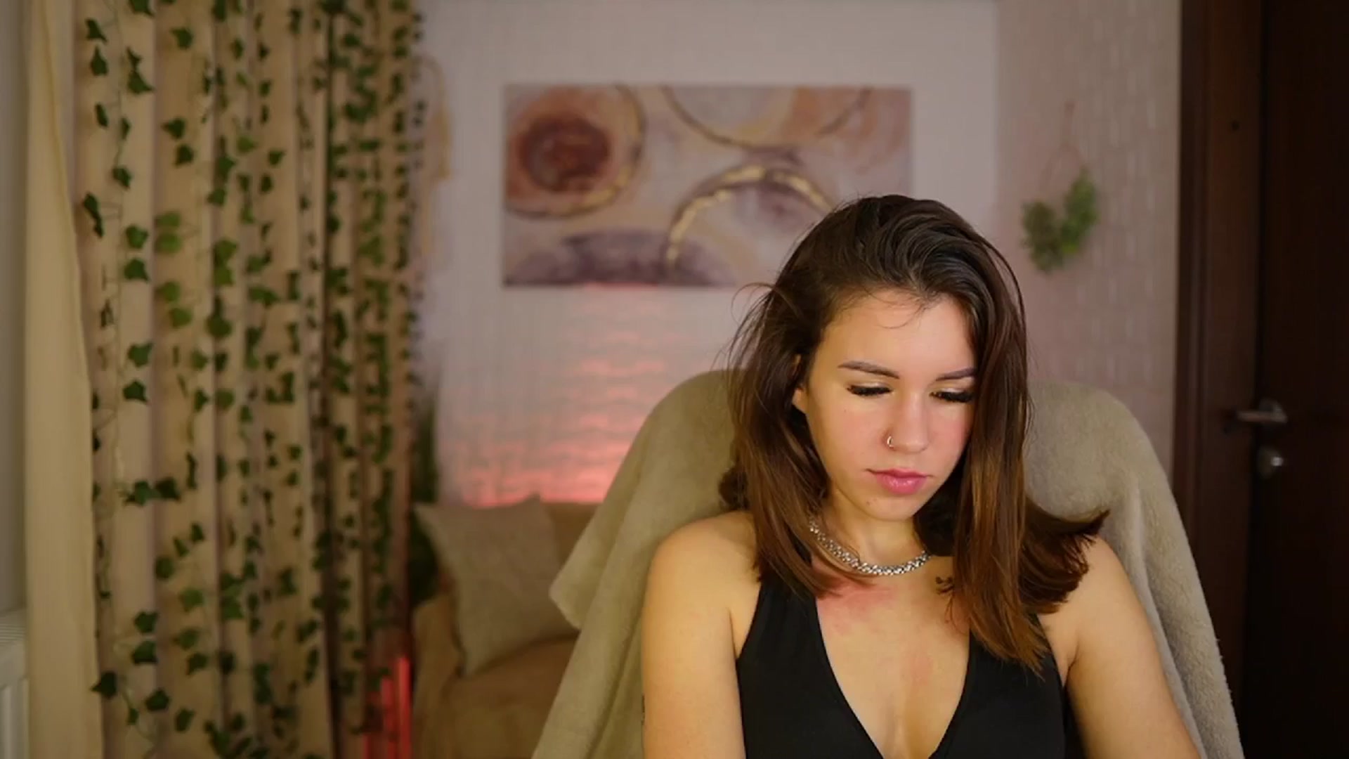 Gallery image thumbnail from Alyssa_Hall's myfreecams stream on, 11/22/2024, 15:09 image 6 of 20