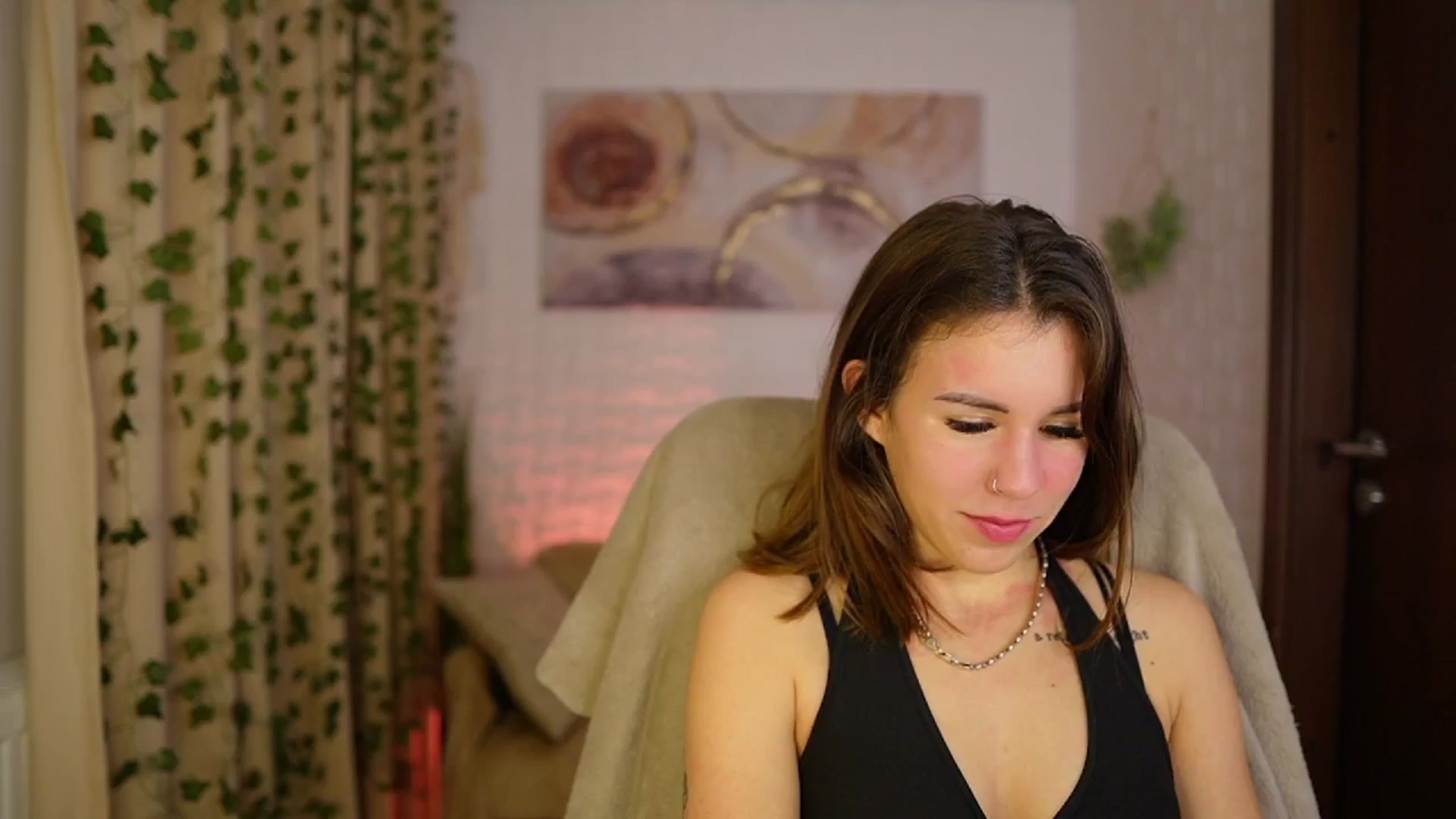 Gallery image thumbnail from Alyssa_Hall's myfreecams stream on, 11/22/2024, 17:47 image 15 of 20