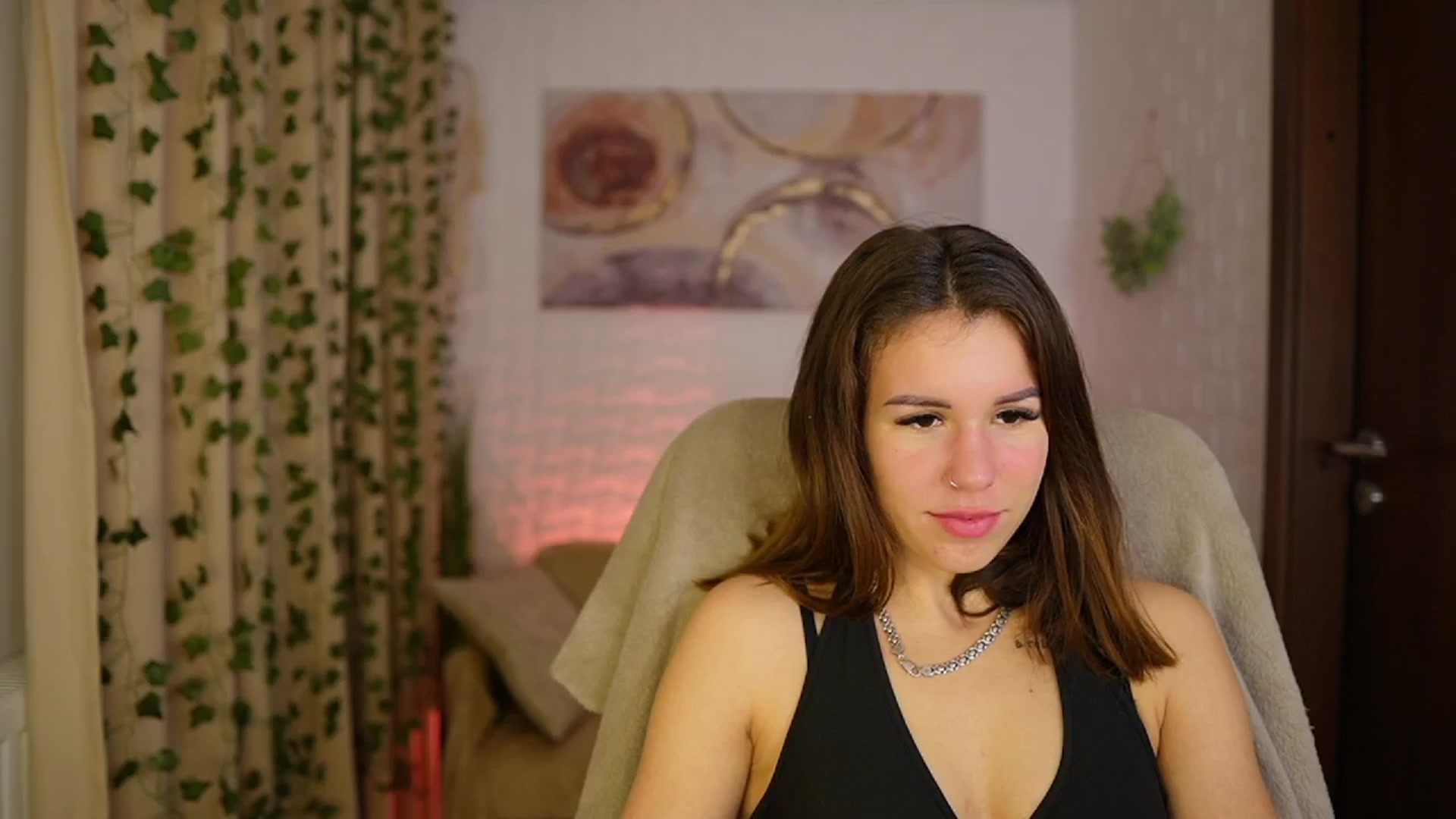 Gallery image thumbnail from Alyssa_Hall's myfreecams stream on, 11/22/2024, 17:47 image 19 of 20