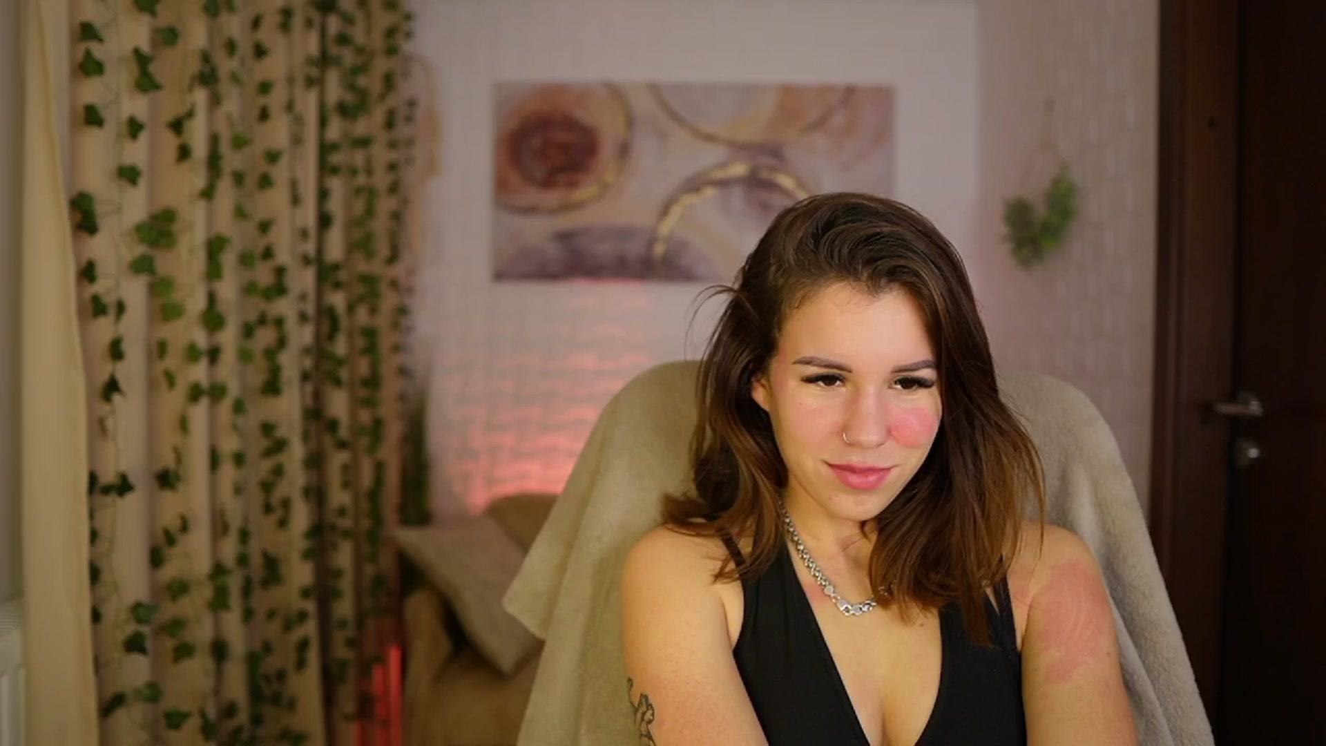 Gallery image thumbnail from Alyssa_Hall's myfreecams stream on, 11/22/2024, 17:47 image 5 of 20