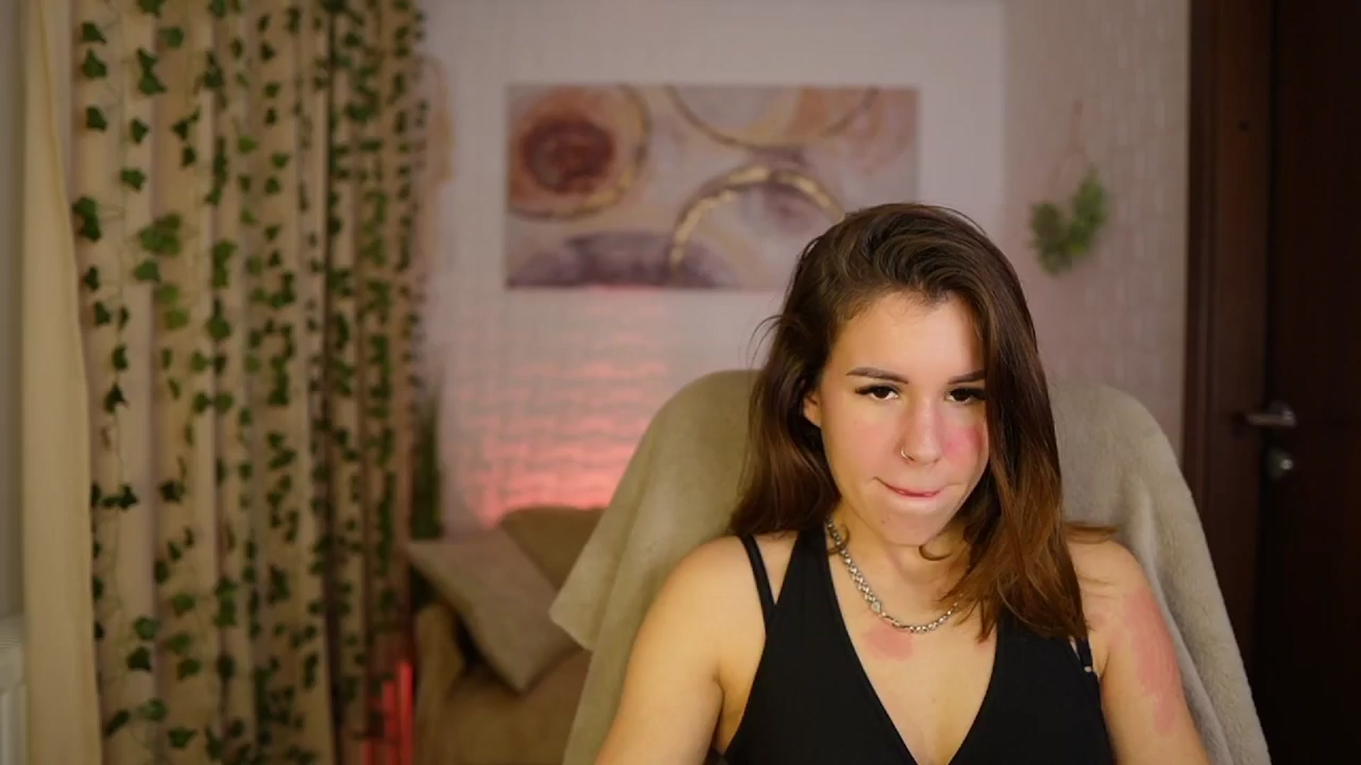 Gallery image thumbnail from Alyssa_Hall's myfreecams stream on, 11/22/2024, 17:47 image 7 of 20