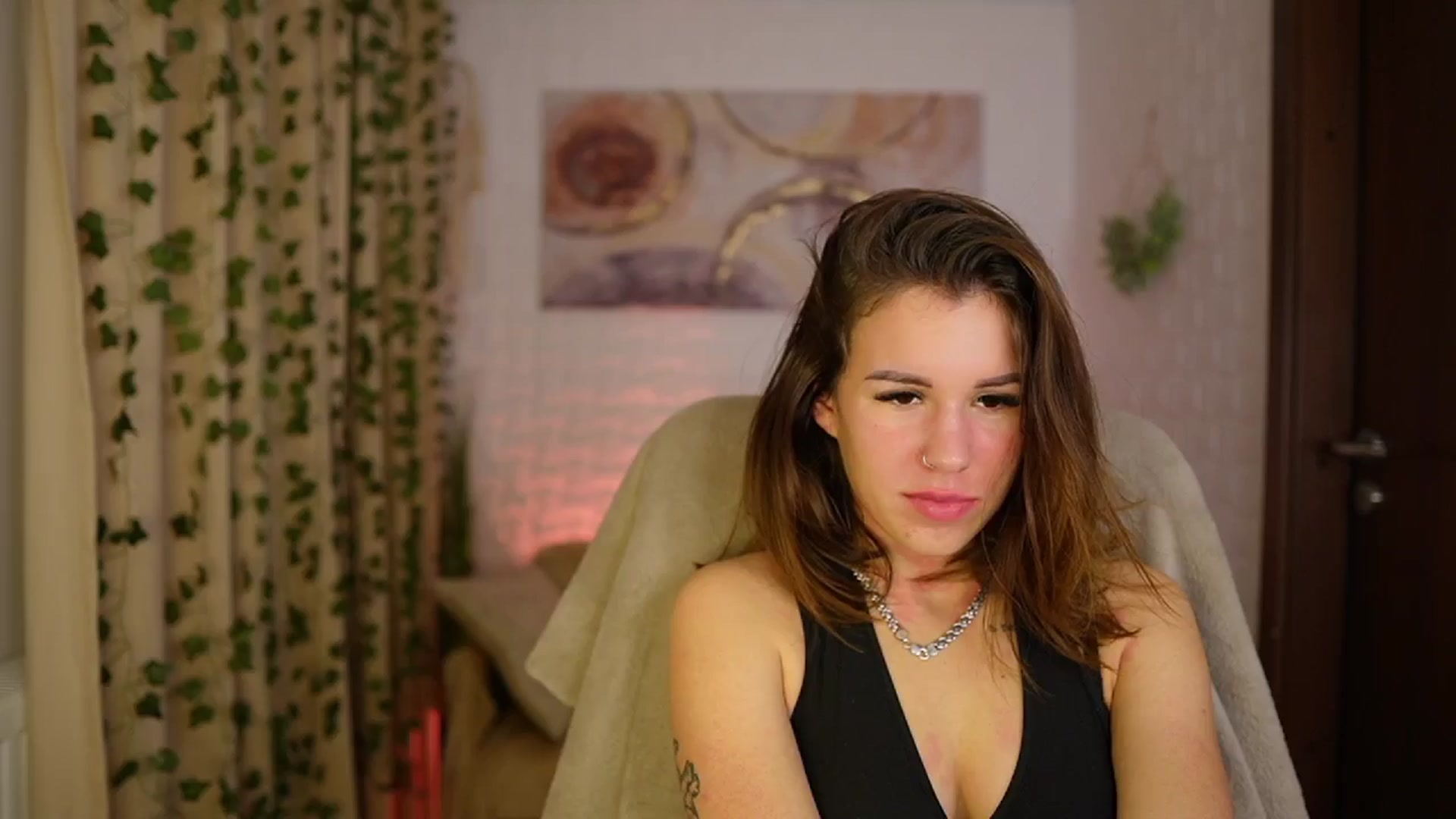 Gallery image thumbnail from Alyssa_Hall's myfreecams stream on, 11/22/2024, 17:47 image 2 of 20