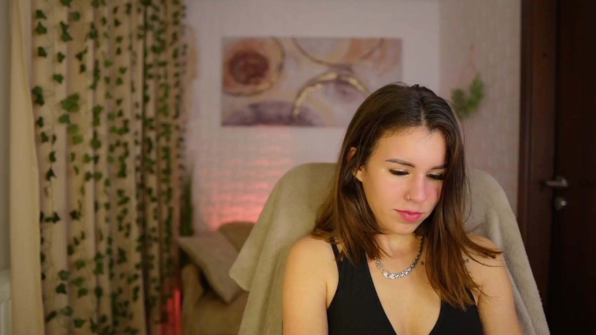 Gallery image thumbnail from Alyssa_Hall's myfreecams stream on, 11/22/2024, 17:47 image 17 of 20