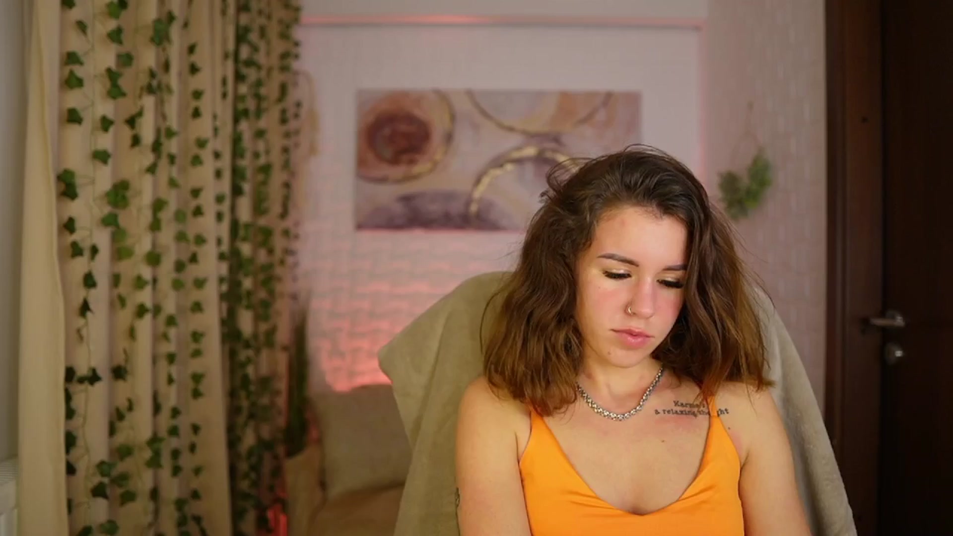 Gallery image thumbnail from Alyssa_Hall's myfreecams stream on, 11/24/2024, 16:27 image 14 of 20
