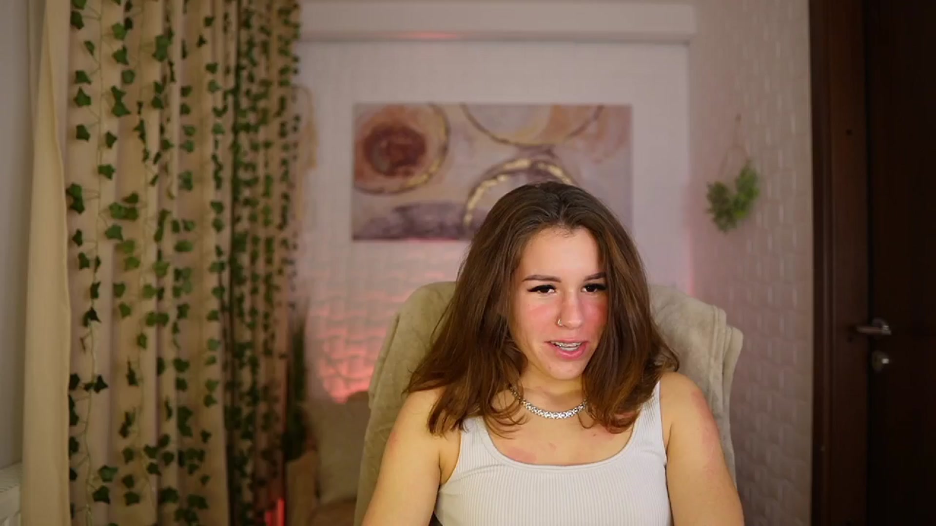 Gallery image thumbnail from Alyssa_Hall's myfreecams stream on, 11/29/2024, 15:46 image 9 of 20
