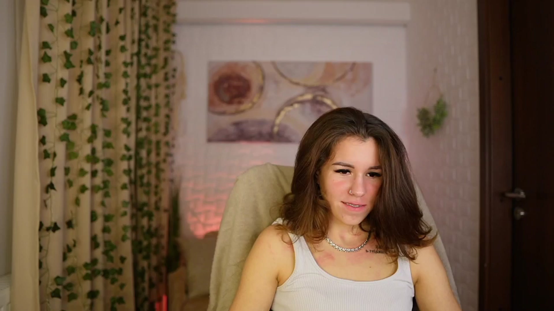 Gallery image thumbnail from Alyssa_Hall's myfreecams stream on, 11/29/2024, 17:41 image 10 of 20
