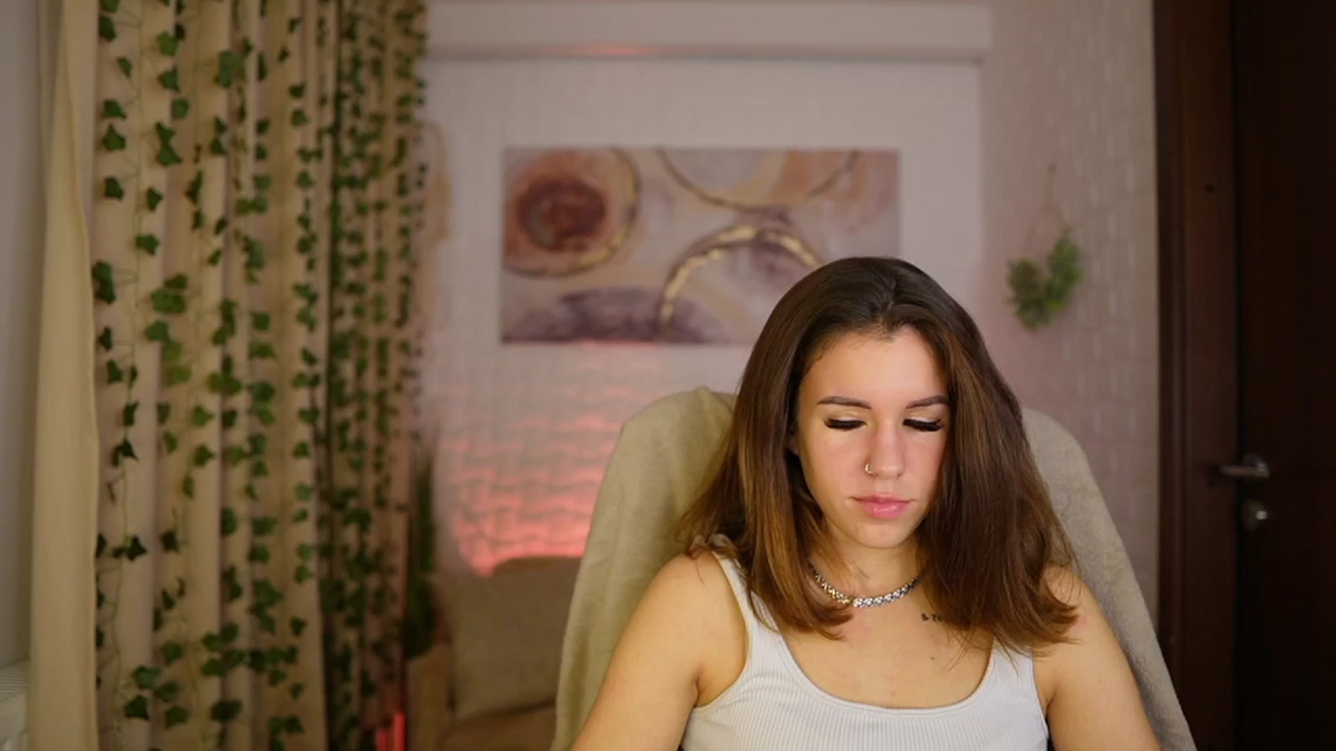 Gallery image thumbnail from Alyssa_Hall's myfreecams stream on, 11/29/2024, 18:57 image 2 of 20