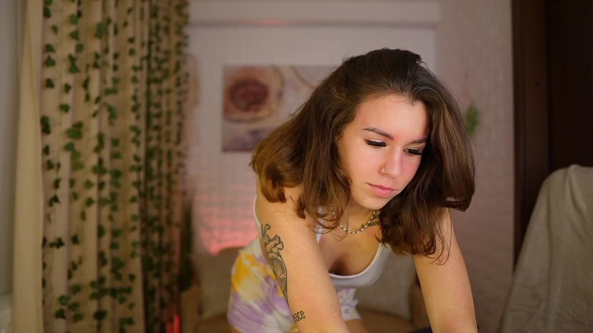 Gallery image thumbnail from Alyssa_Hall's myfreecams stream on, 11/29/2024, 18:57 image 10 of 20