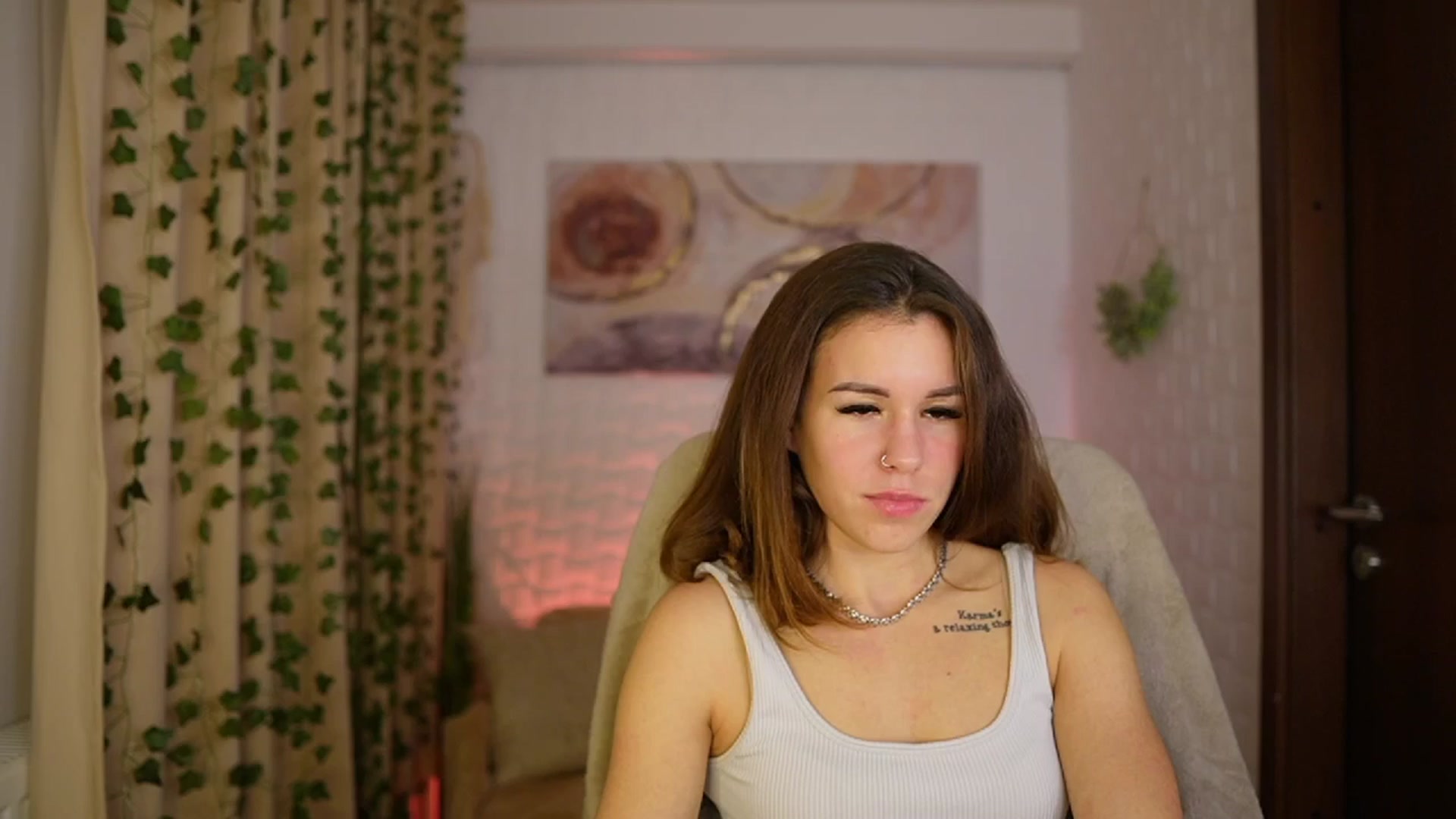 Gallery image thumbnail from Alyssa_Hall's myfreecams stream on, 11/29/2024, 18:57 image 4 of 20