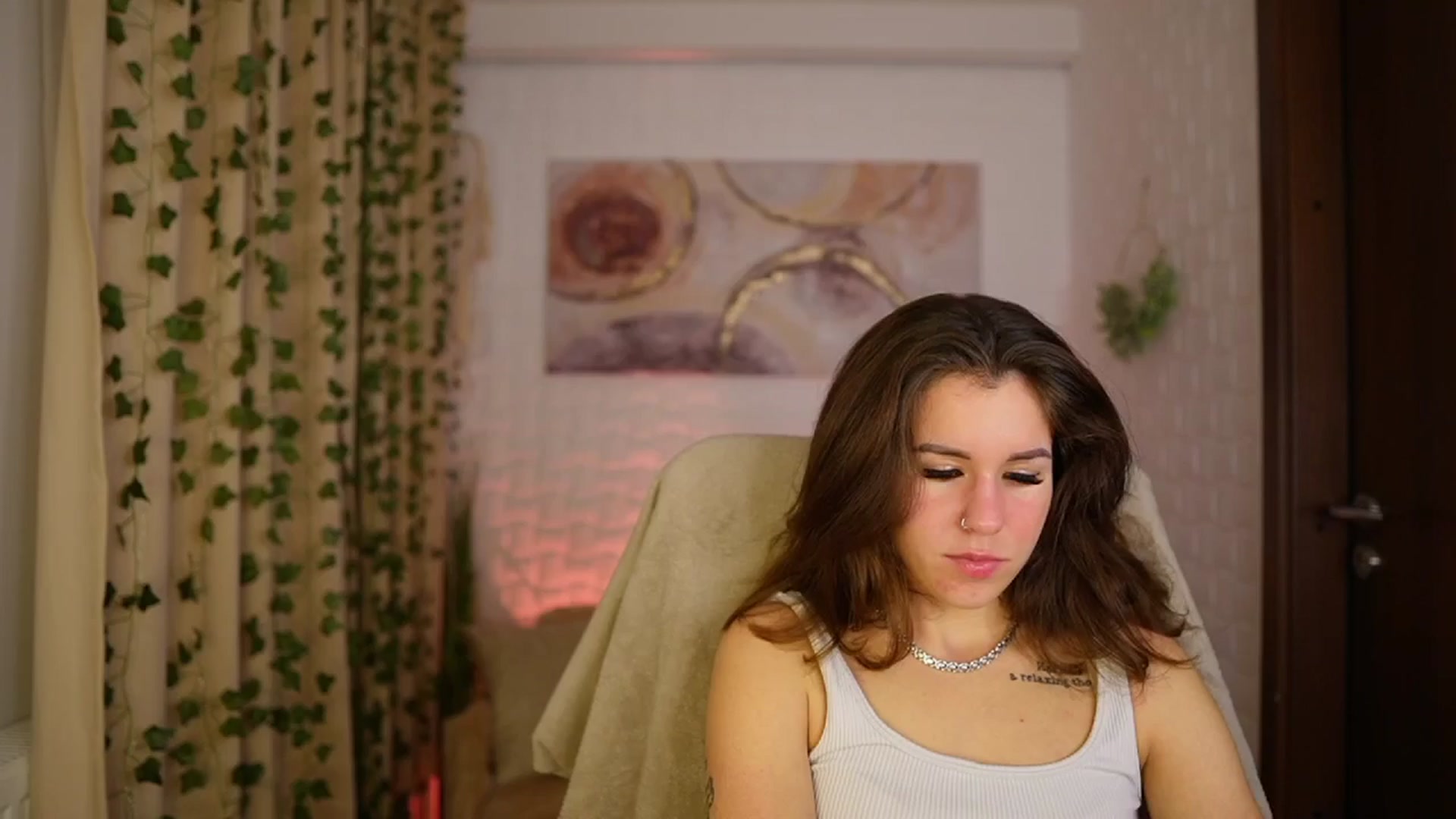 Gallery image thumbnail from Alyssa_Hall's myfreecams stream on, 11/29/2024, 20:37 image 5 of 20