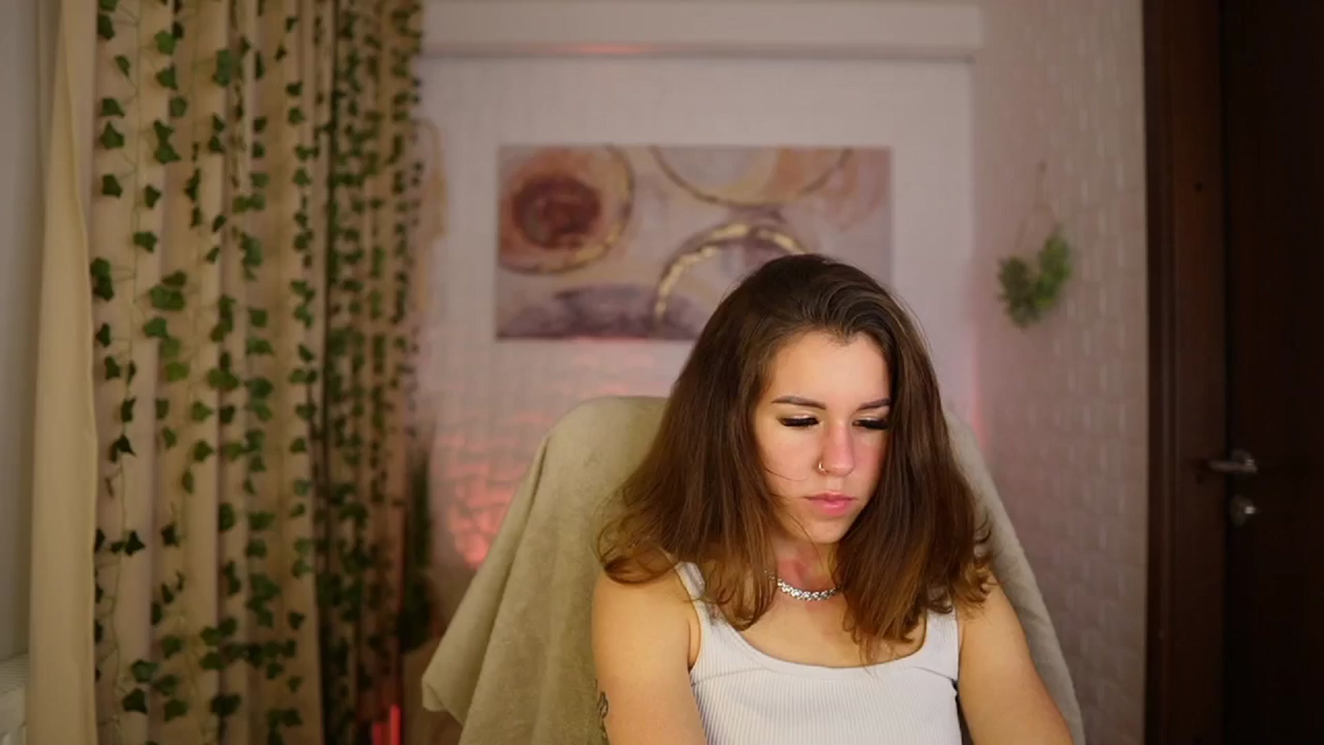 Gallery image thumbnail from Alyssa_Hall's myfreecams stream on, 11/29/2024, 20:37 image 18 of 20