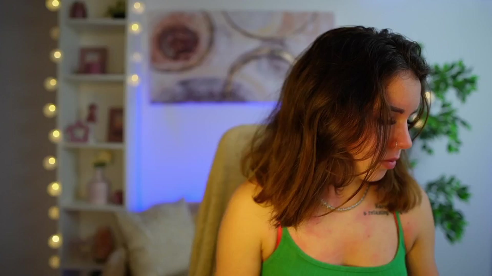 Gallery image thumbnail from Alyssa_Hall's myfreecams stream on, 12/05/2024, 16:07 image 5 of 20