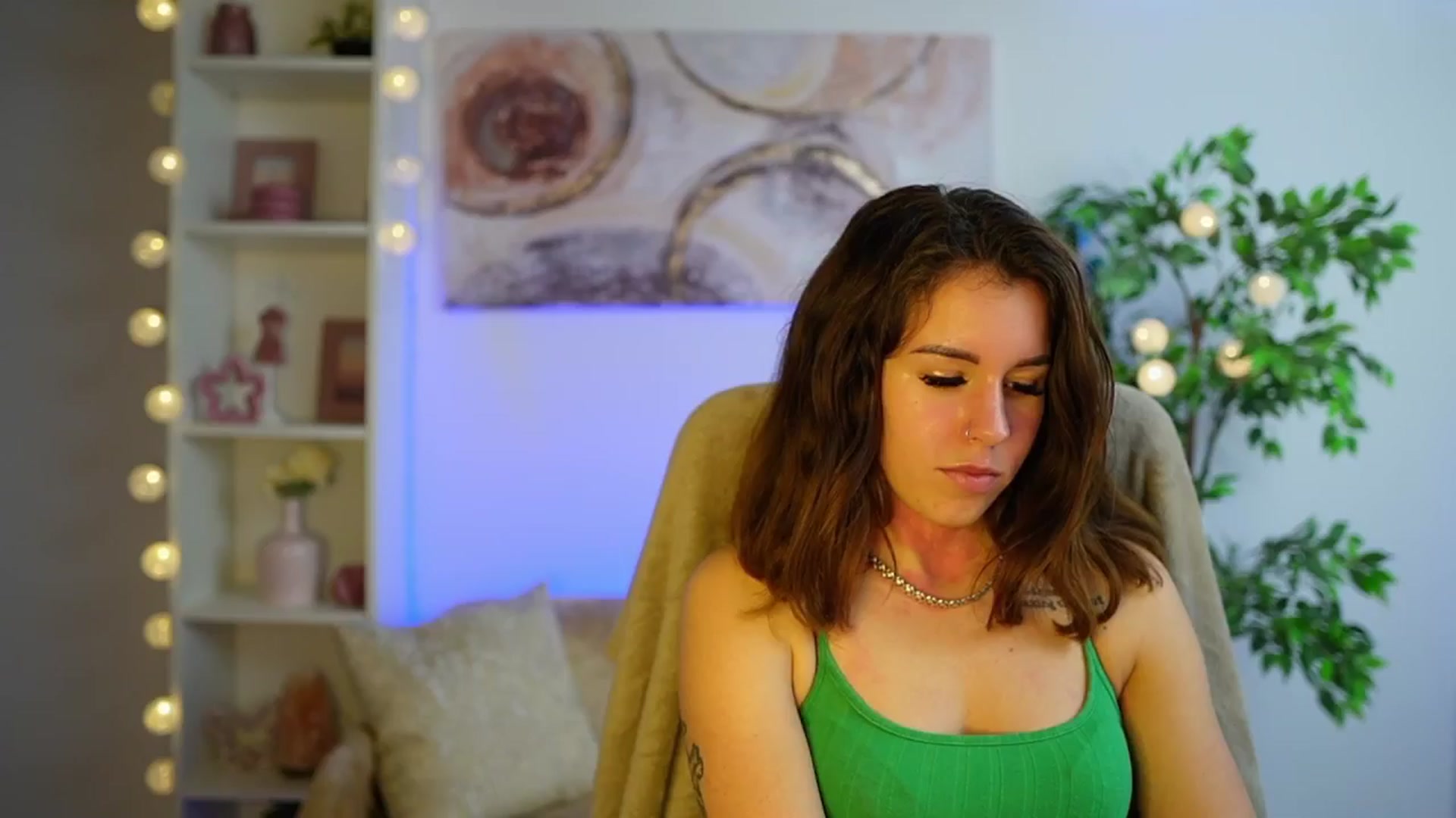 Gallery image thumbnail from Alyssa_Hall's myfreecams stream on, 12/05/2024, 16:07 image 20 of 20