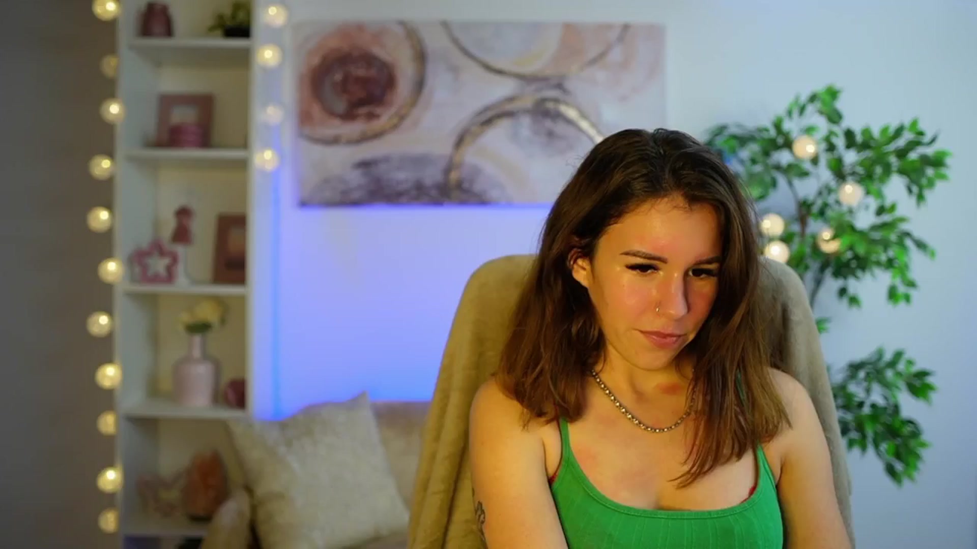 Gallery image thumbnail from Alyssa_Hall's myfreecams stream on, 12/05/2024, 16:07 image 10 of 20