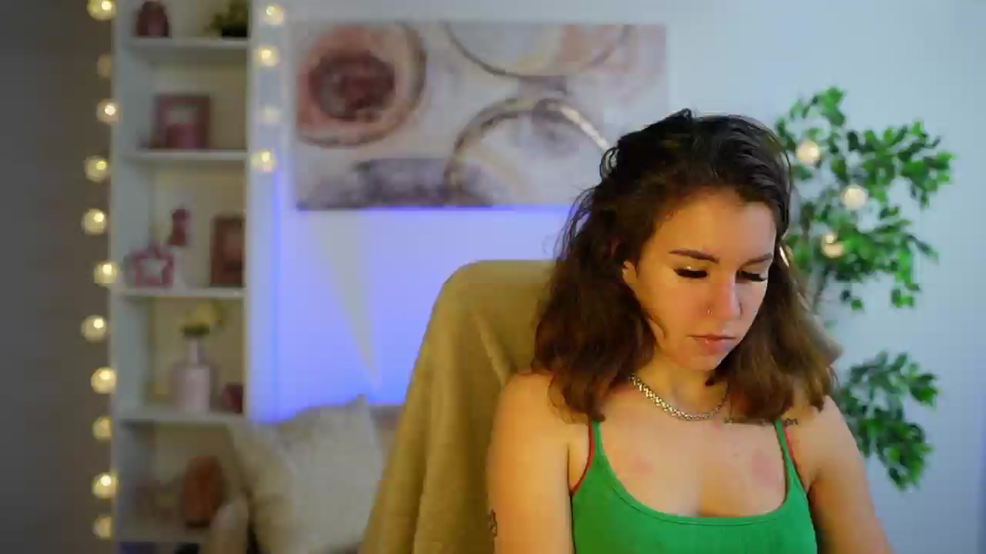Gallery image thumbnail from Alyssa_Hall's myfreecams stream on, 12/05/2024, 19:04 image 18 of 20
