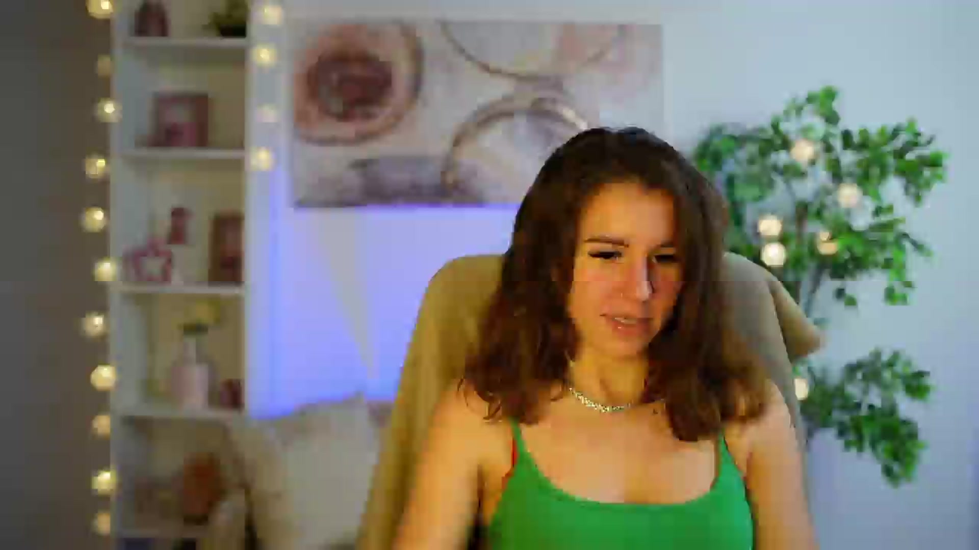 Gallery image thumbnail from Alyssa_Hall's myfreecams stream on, 12/05/2024, 19:04 image 16 of 20