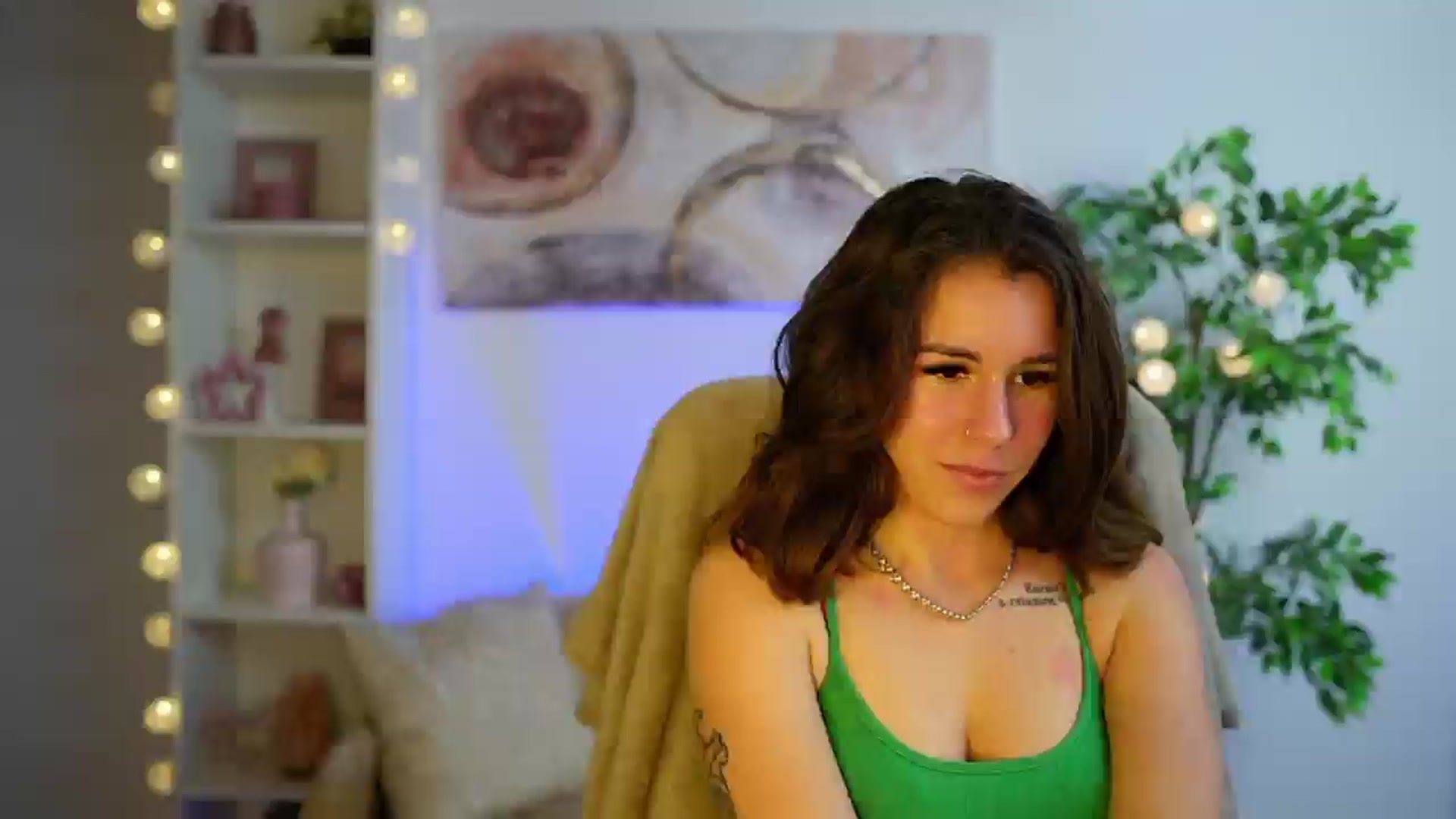 Gallery image thumbnail from Alyssa_Hall's myfreecams stream on, 12/05/2024, 19:04 image 1 of 20