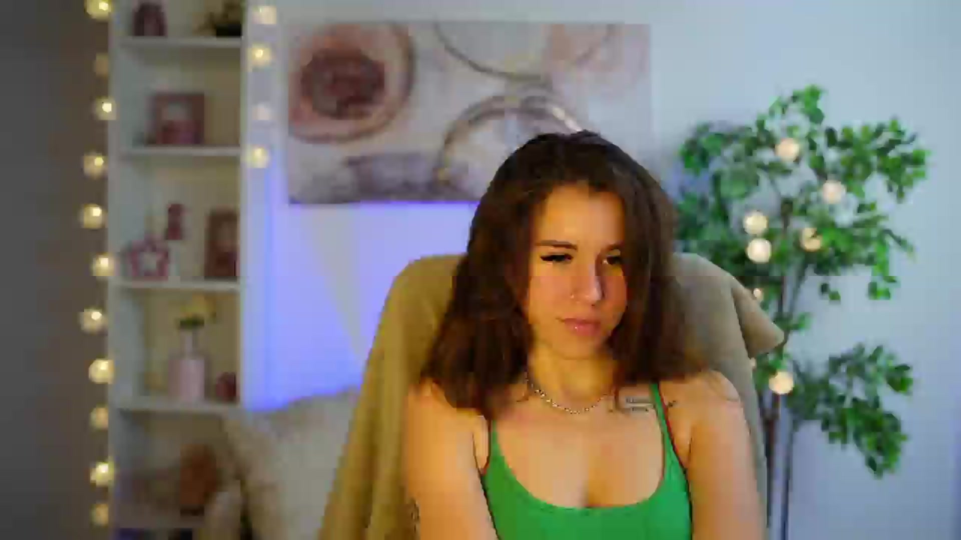 Gallery image thumbnail from Alyssa_Hall's myfreecams stream on, 12/05/2024, 19:04 image 15 of 20