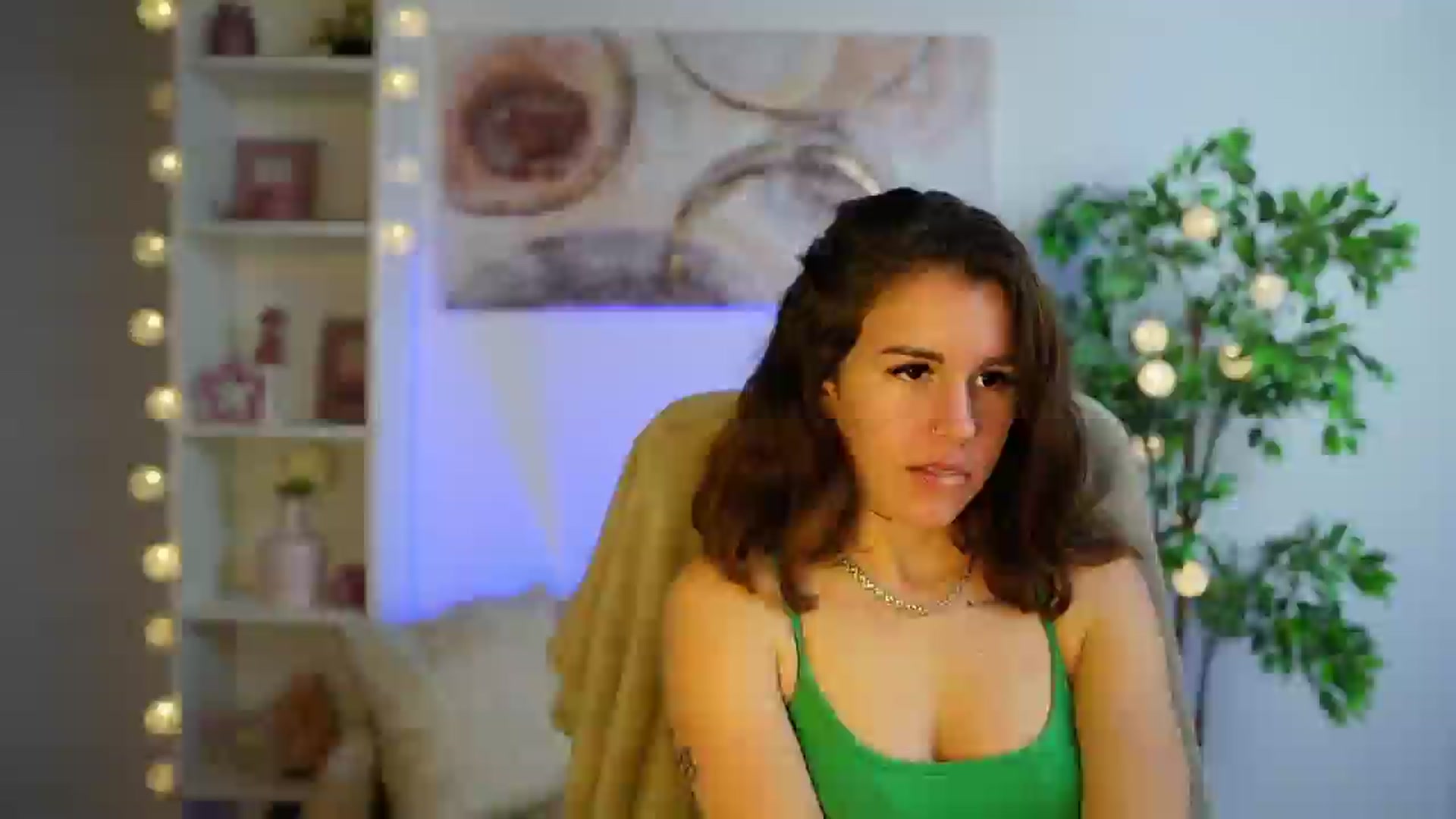 Gallery image thumbnail from Alyssa_Hall's myfreecams stream on, 12/05/2024, 19:04 image 4 of 20
