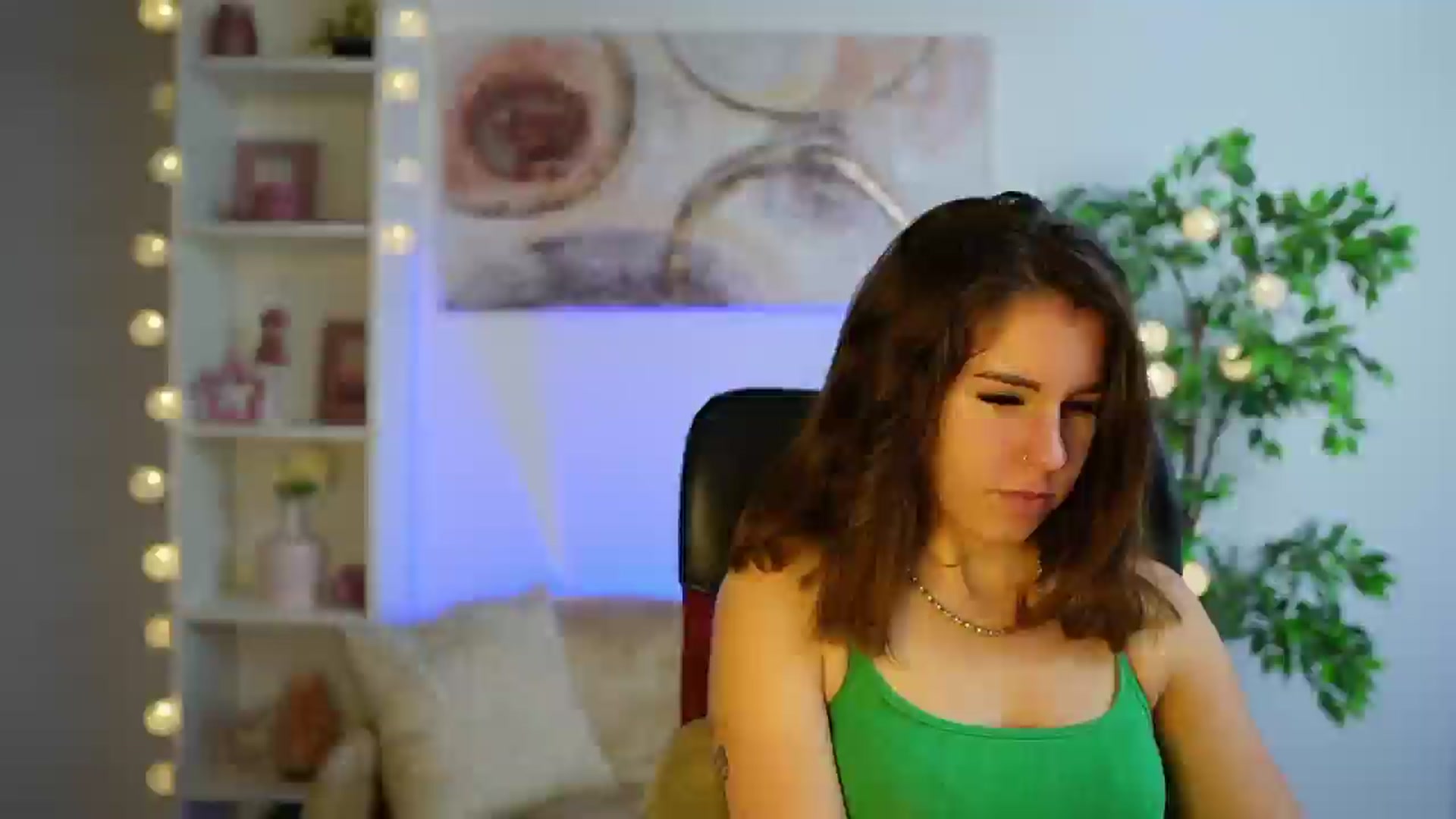 Gallery image thumbnail from Alyssa_Hall's myfreecams stream on, 12/05/2024, 19:04 image 7 of 20
