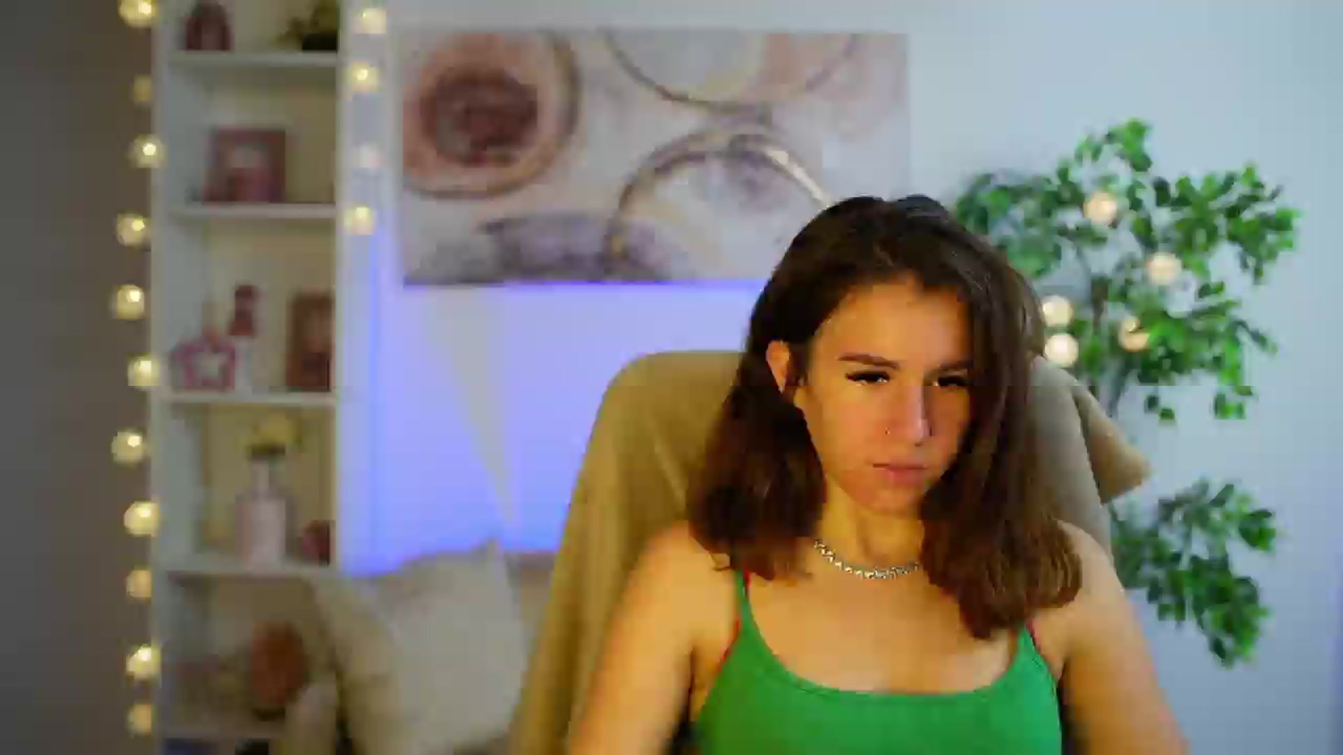 Gallery image thumbnail from Alyssa_Hall's myfreecams stream on, 12/05/2024, 19:04 image 17 of 20