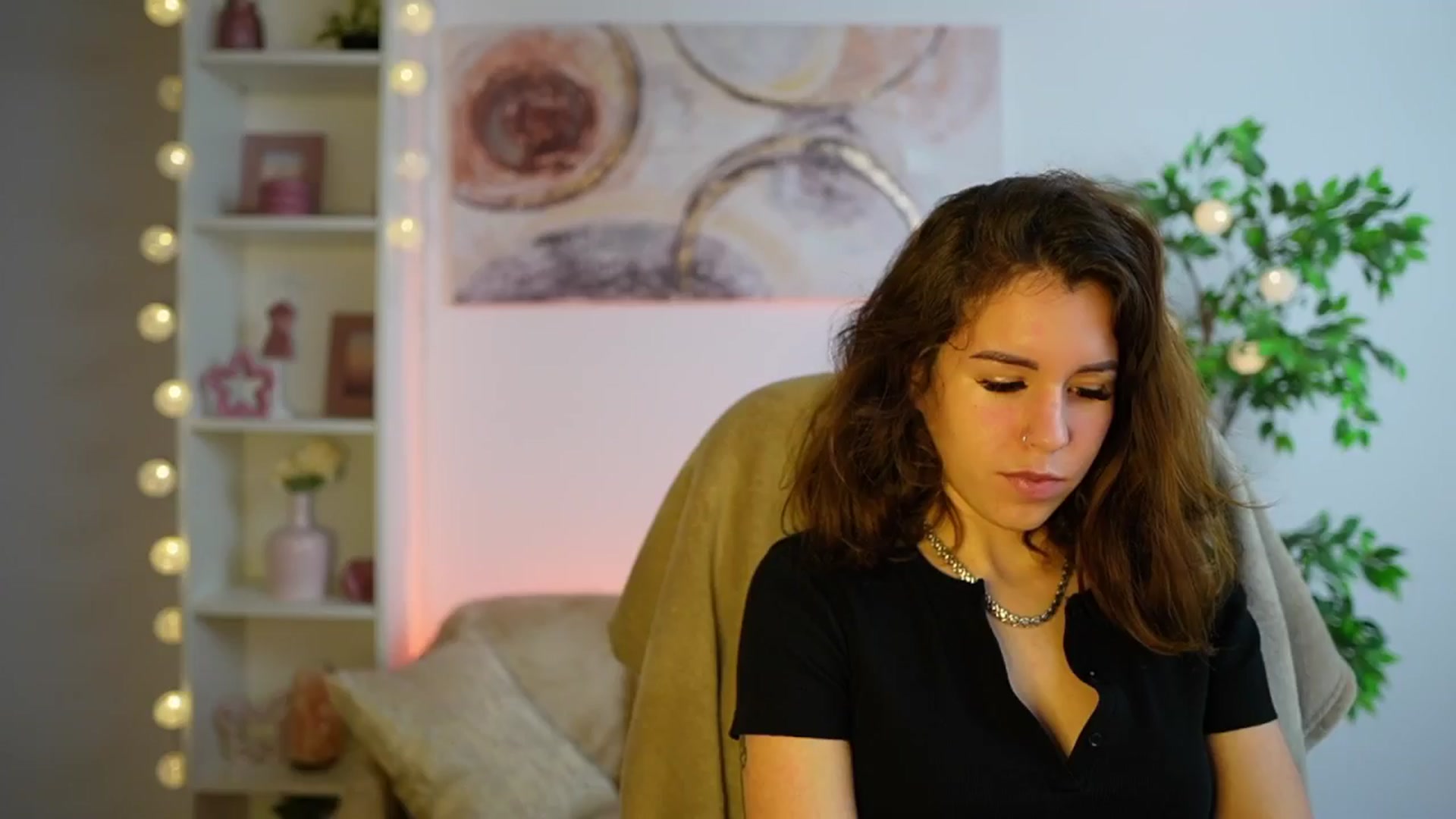Gallery image thumbnail from Alyssa_Hall's myfreecams stream on, 12/08/2024, 15:48 image 14 of 20