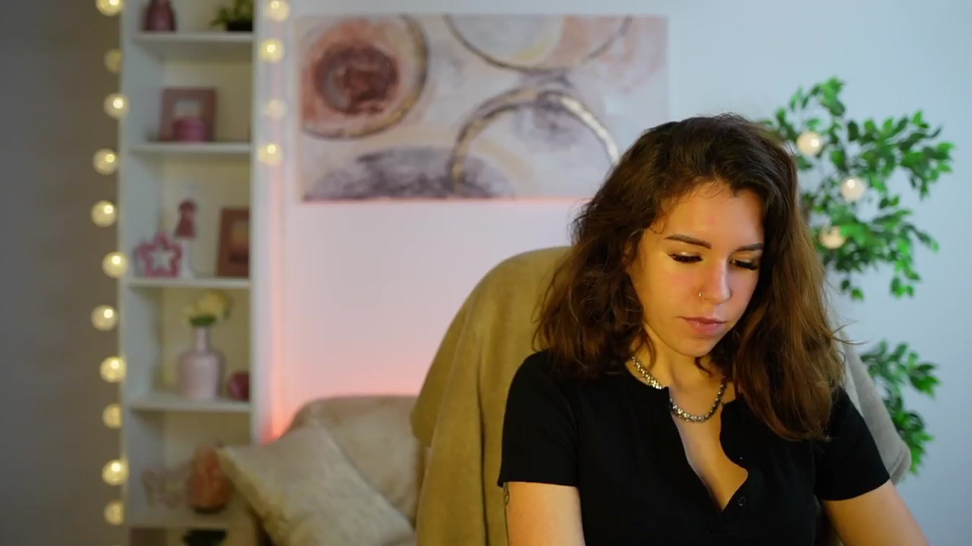 Gallery image thumbnail from Alyssa_Hall's myfreecams stream on, 12/08/2024, 15:48 image 13 of 20