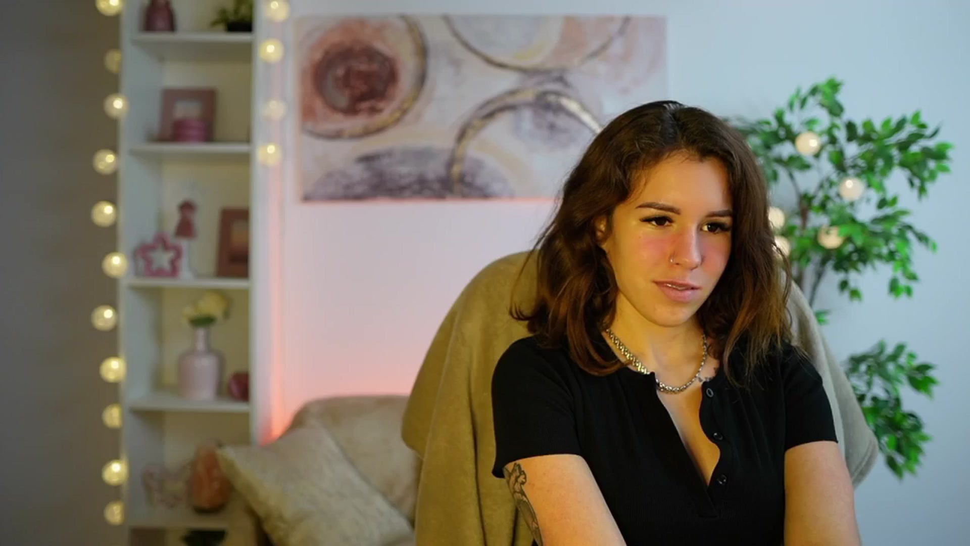 Gallery image thumbnail from Alyssa_Hall's myfreecams stream on, 12/08/2024, 15:48 image 3 of 20