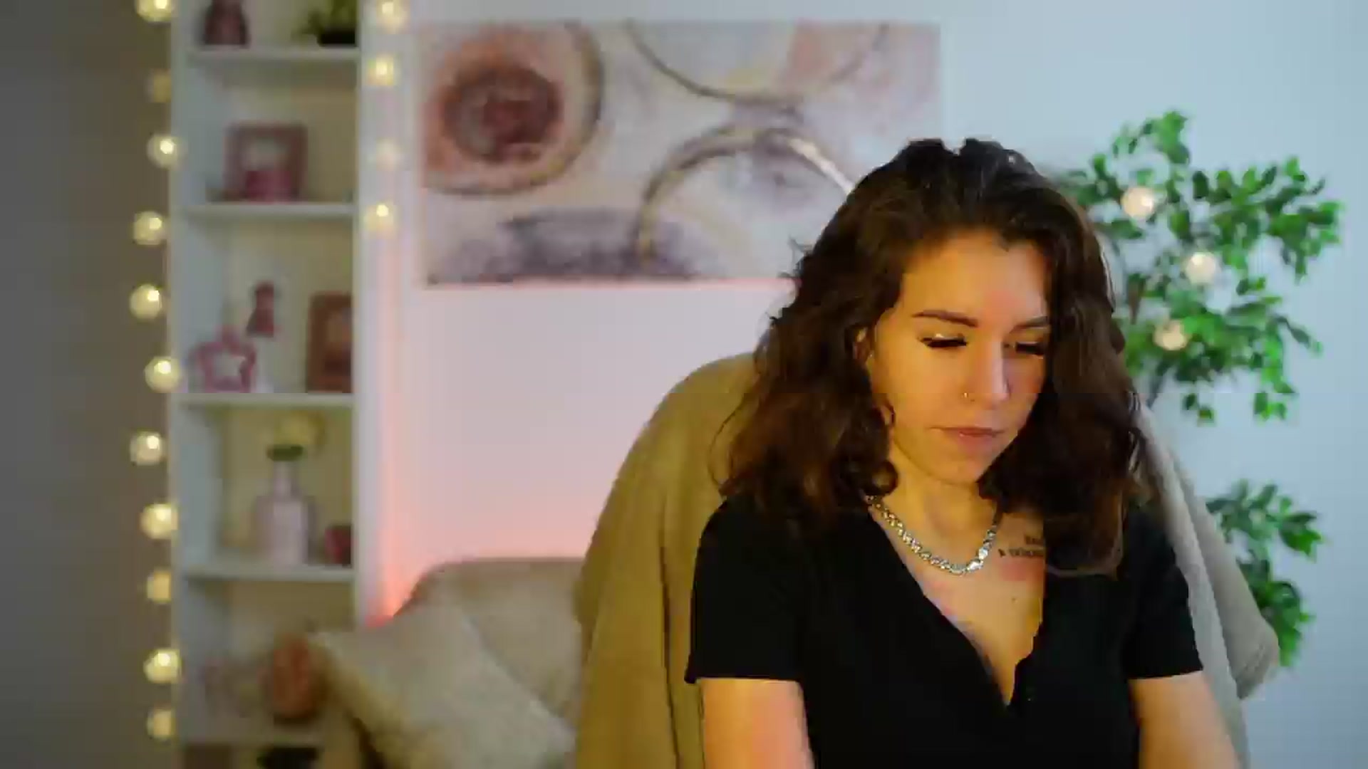 Gallery image thumbnail from Alyssa_Hall's myfreecams stream on, 12/08/2024, 17:52 image 14 of 20