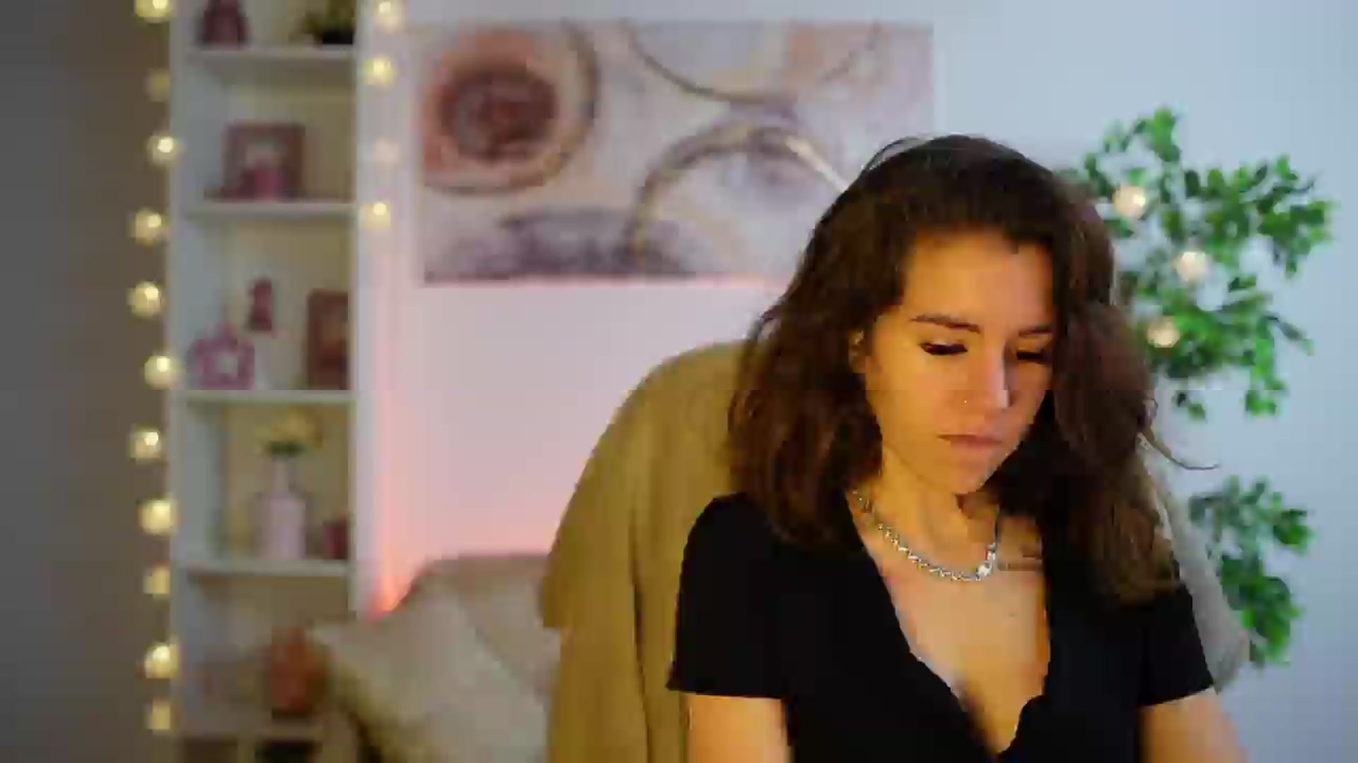 Gallery image thumbnail from Alyssa_Hall's myfreecams stream on, 12/08/2024, 17:52 image 7 of 20