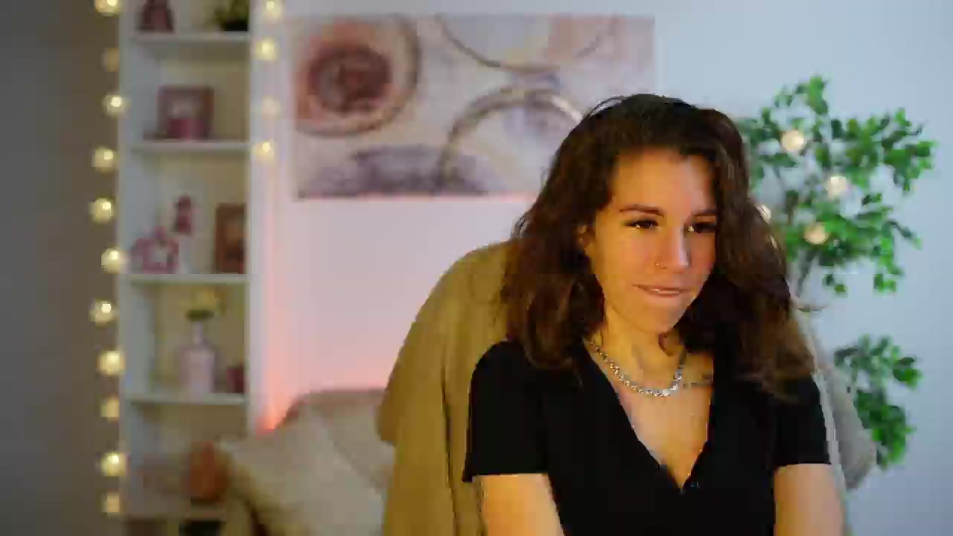 Gallery image thumbnail from Alyssa_Hall's myfreecams stream on, 12/08/2024, 17:52 image 5 of 20