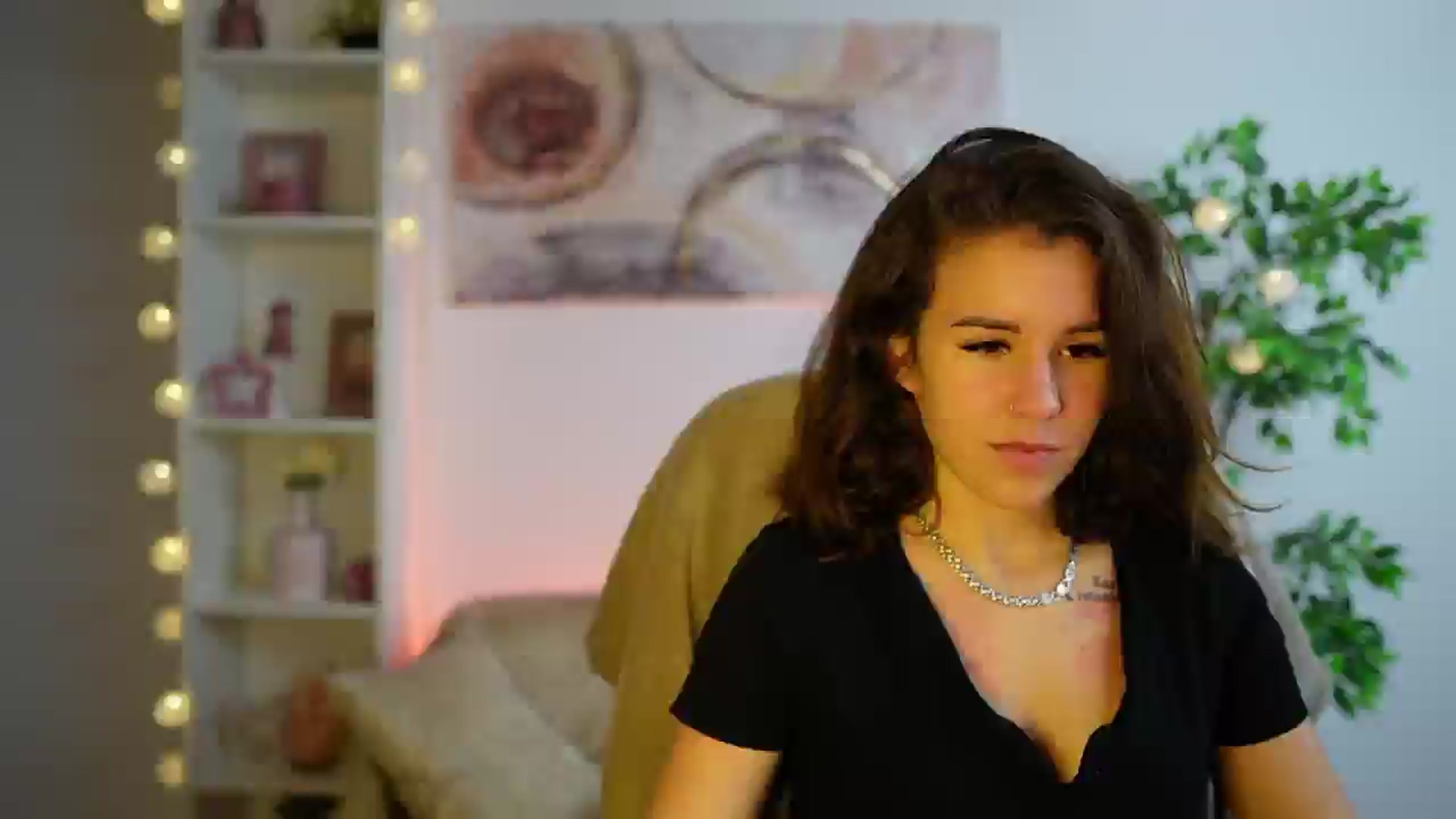 Gallery image thumbnail from Alyssa_Hall's myfreecams stream on, 12/08/2024, 17:52 image 1 of 20
