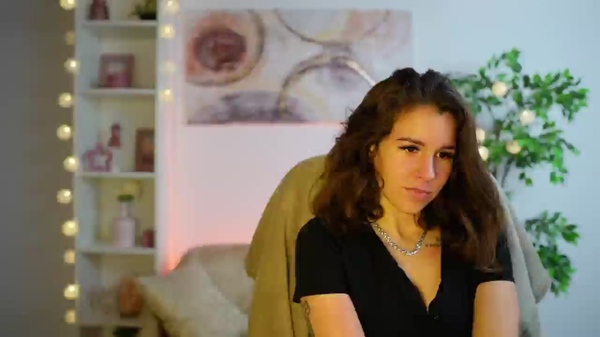Gallery image thumbnail from Alyssa_Hall's myfreecams stream on, 12/08/2024, 17:52 image 16 of 20